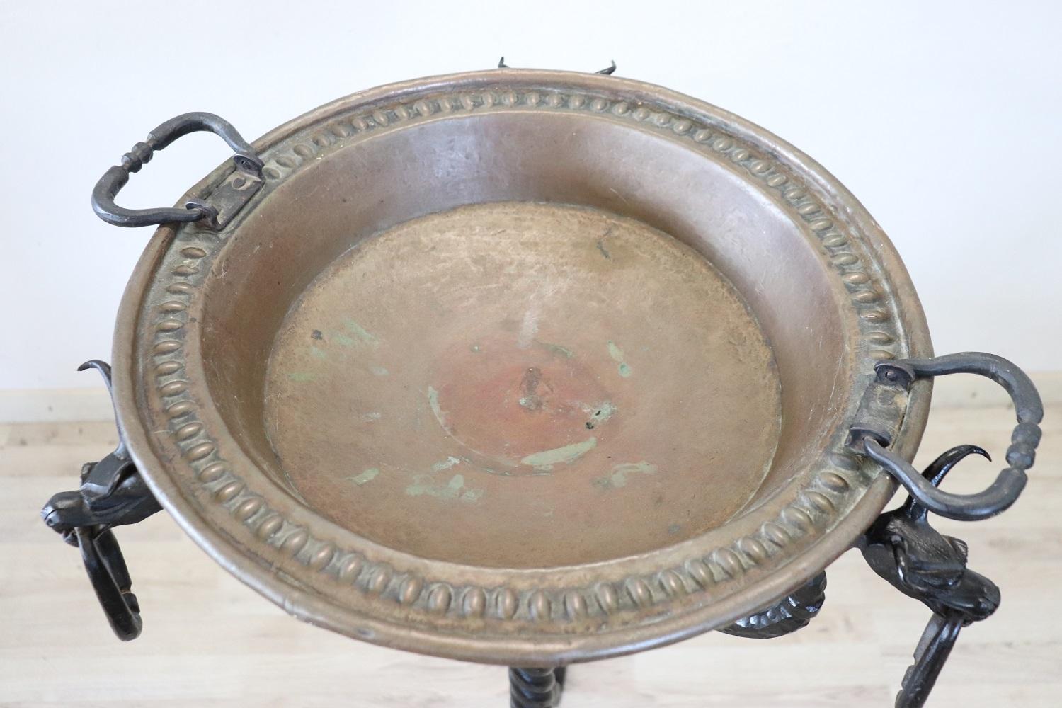 16th Century Rare Antique Brazer in Copper with Wrought Iron Pedestal For Sale 5