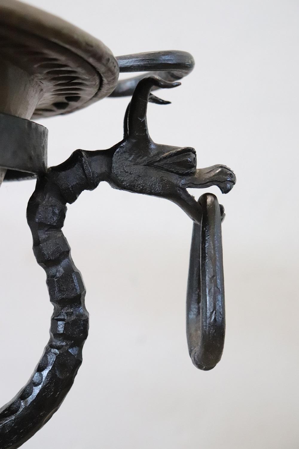 Seltener antiker Brazer aus Kupfer mit schmiedeeisernem Pedestal aus dem 16. im Angebot 1