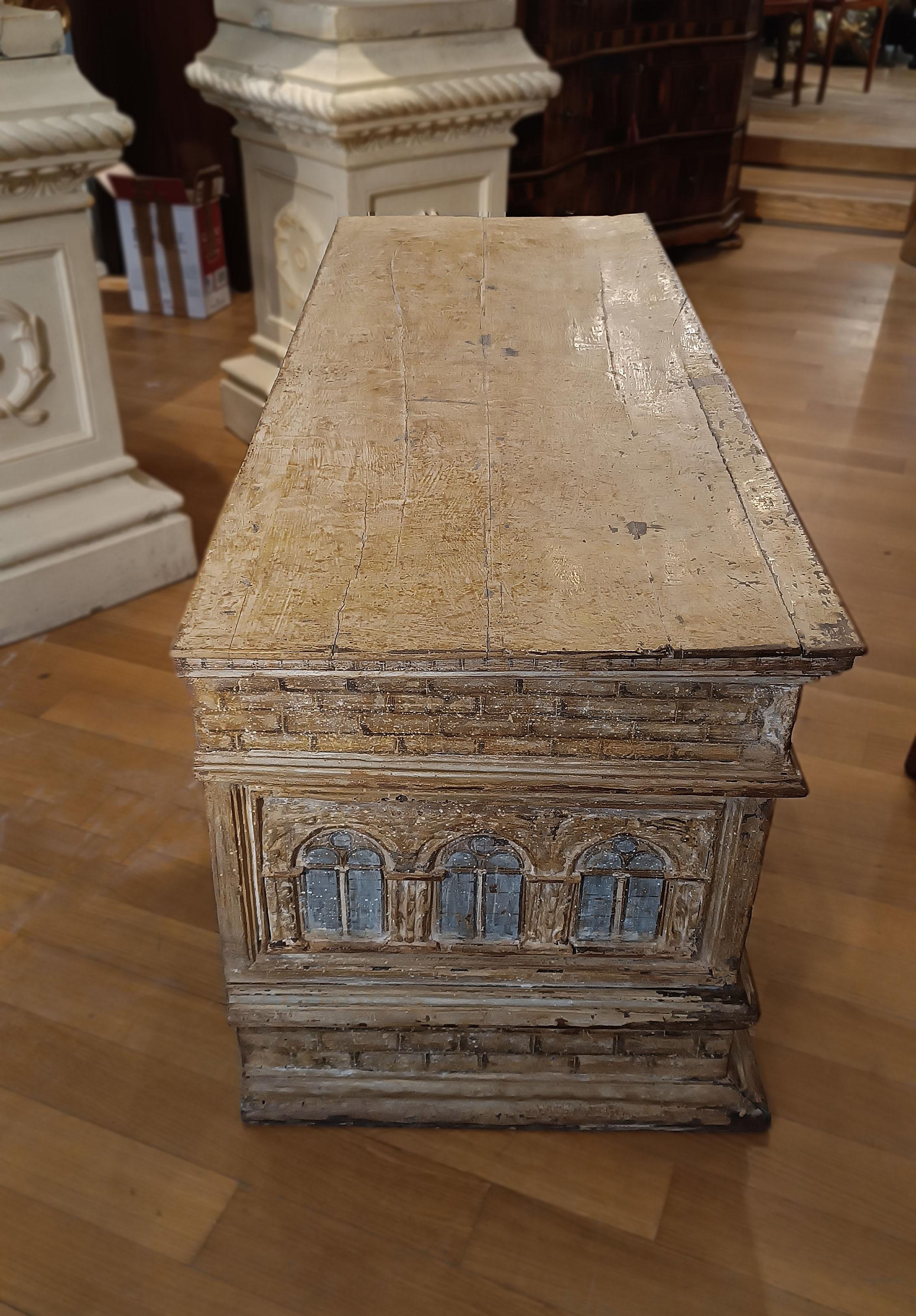 16th CENTURY RENAISSANCE CHEST IN CARVED AND PAINTED WALNUT 1