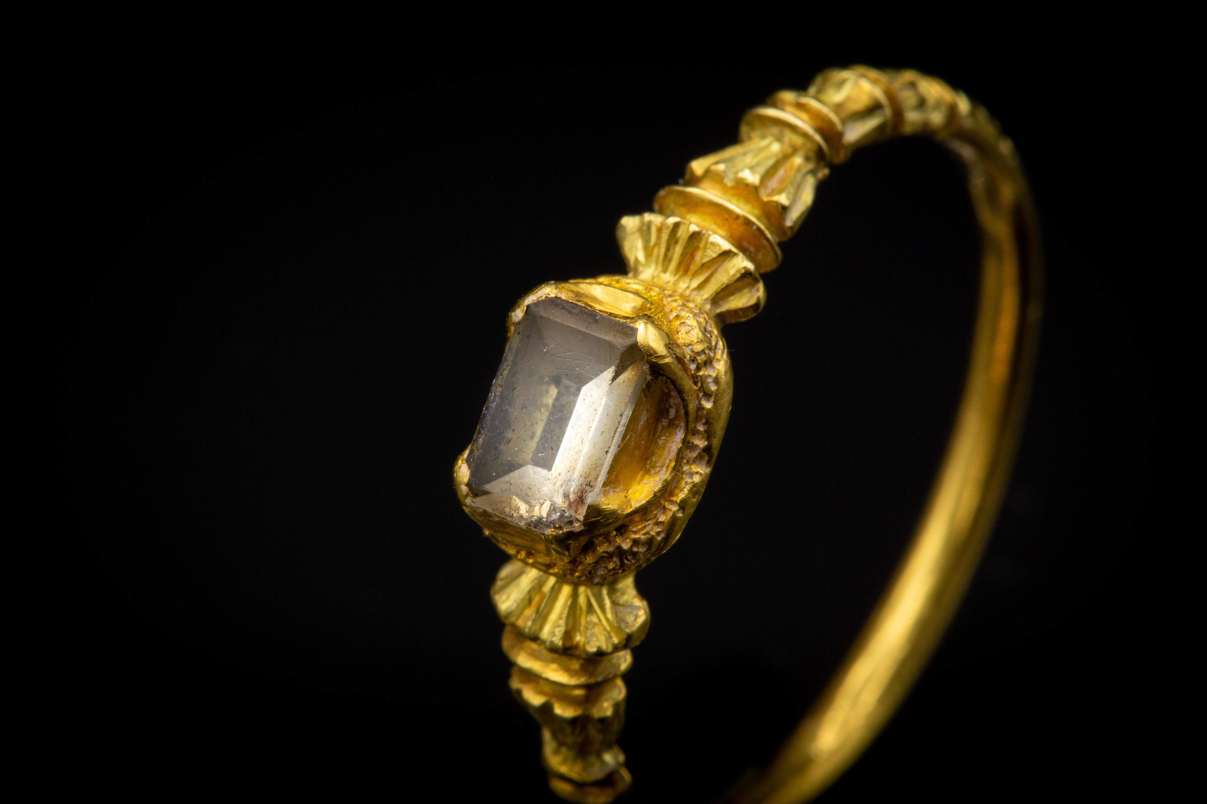 Renaissance-Goldring aus dem 16. Jahrhundert mit Bergkristall im Tischschliff 22K Gold  im Angebot 7