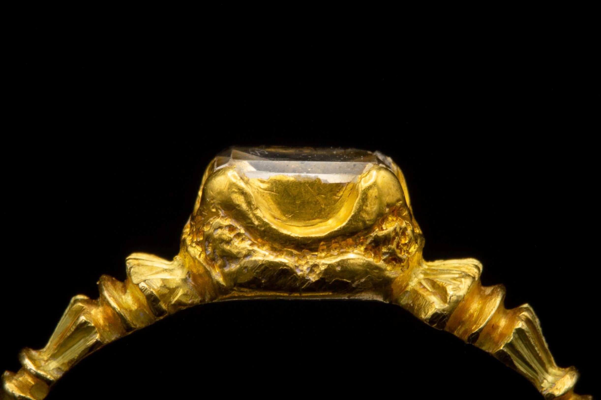 Renaissance-Goldring aus dem 16. Jahrhundert mit Bergkristall im Tischschliff 22K Gold  im Angebot 9