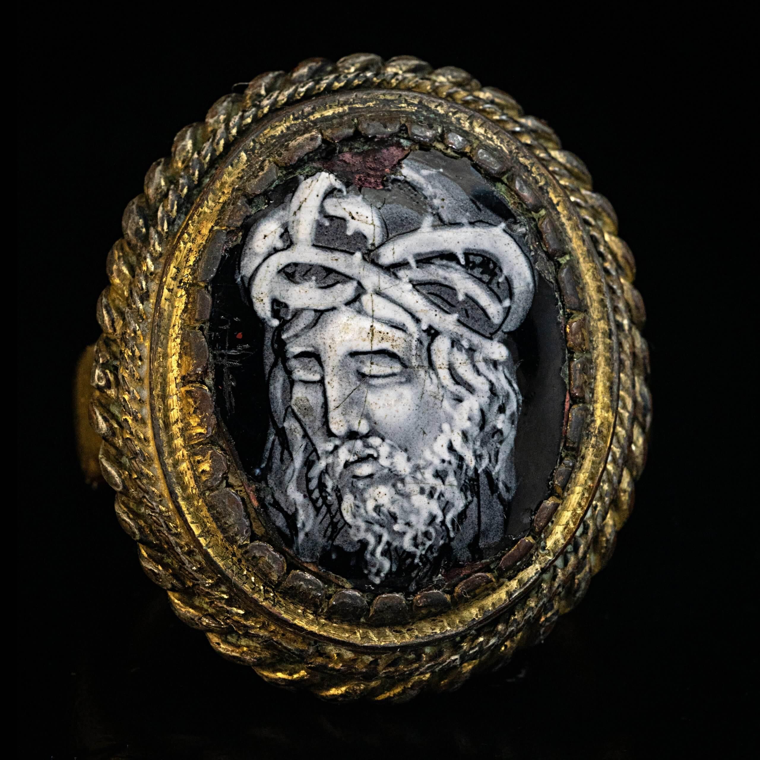 Bague Renaissance de Limoges du 16e siècle en bronze doré et émaillé, c. 1550 en vente 1