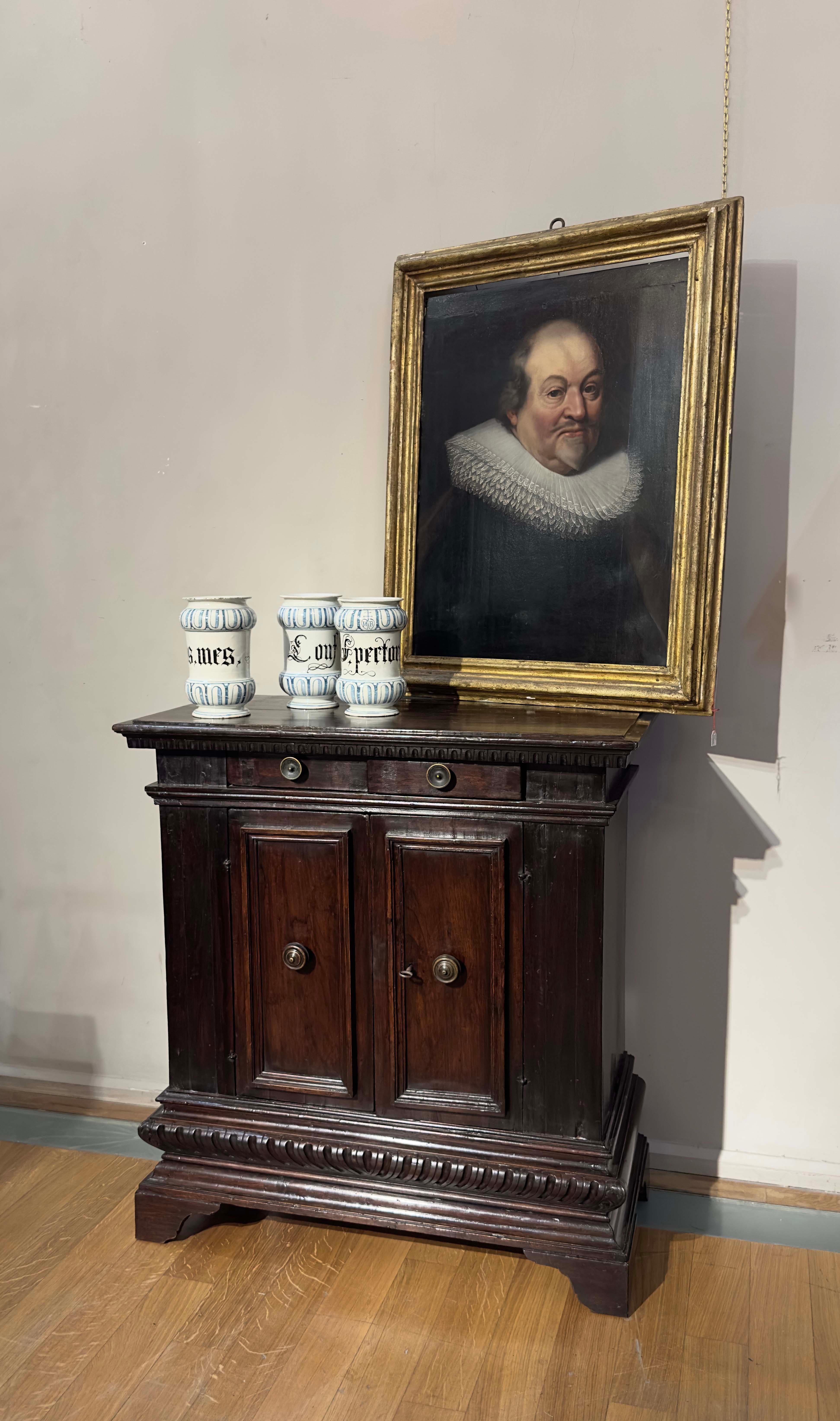 16th CENTURY RENAISSANCE SMALL SIDEBOARD IN SOLID WALNUT For Sale 2