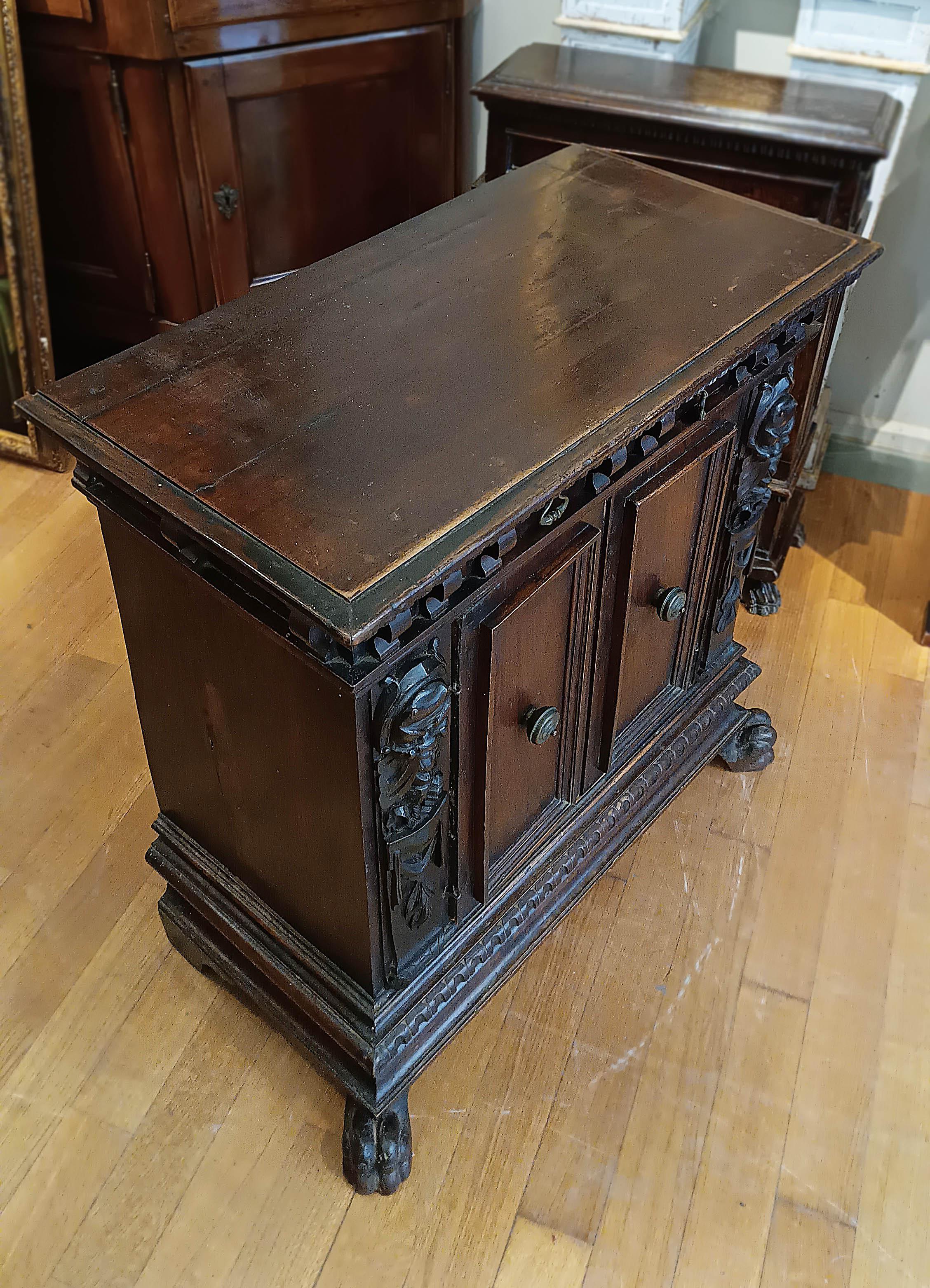 Renaissance 16th CENTURY RENAISSANCE SMALL SIDEBOARD IN SOLID WALNUT For Sale