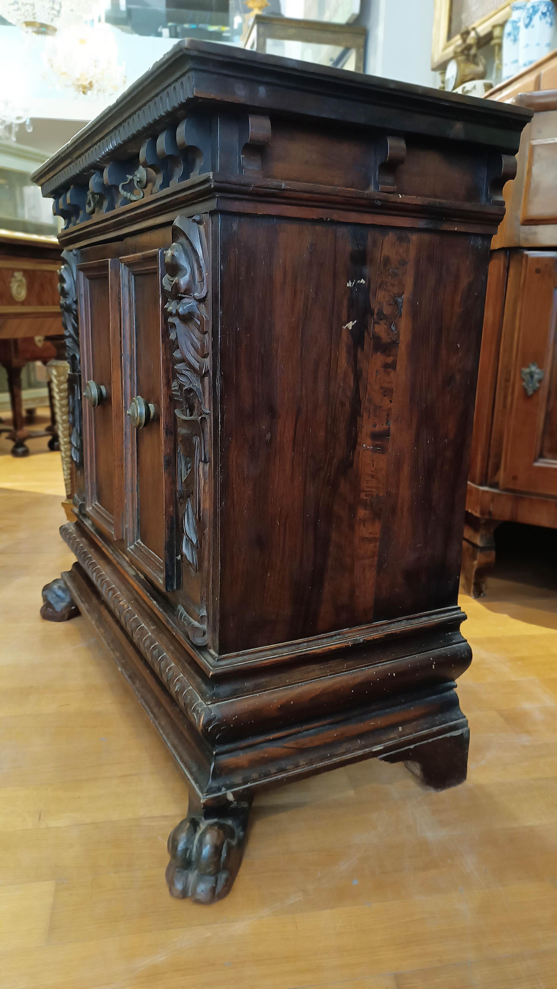 Italian 16th CENTURY RENAISSANCE SMALL SIDEBOARD IN SOLID WALNUT For Sale