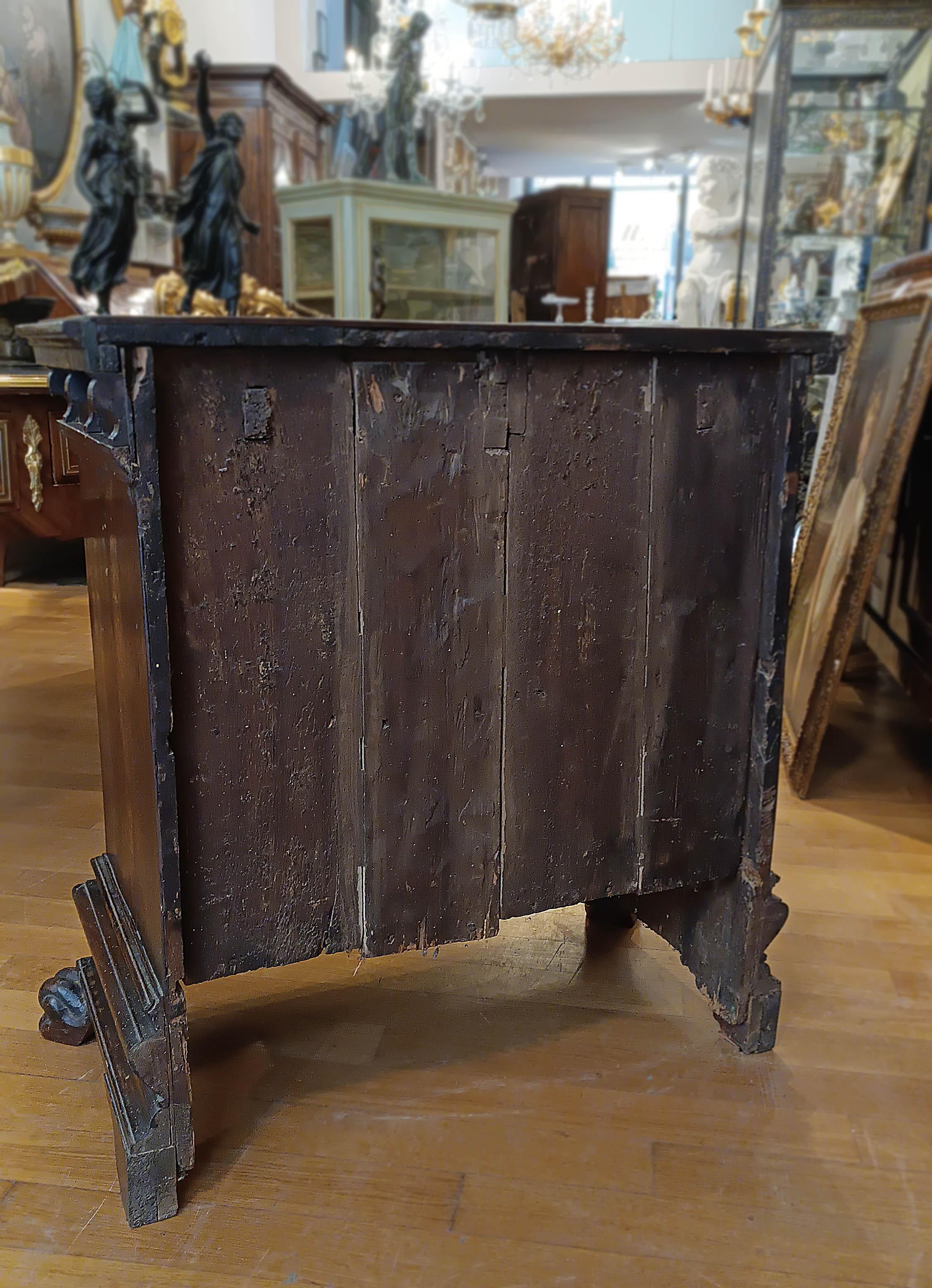 16th CENTURY RENAISSANCE SMALL SIDEBOARD IN SOLID WALNUT For Sale 1