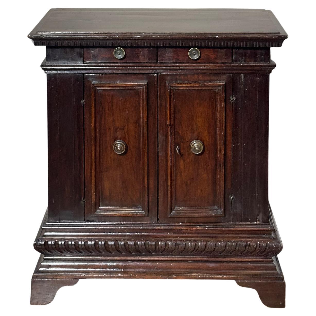 16th CENTURY RENAISSANCE SMALL SIDEBOARD IN SOLID WALNUT