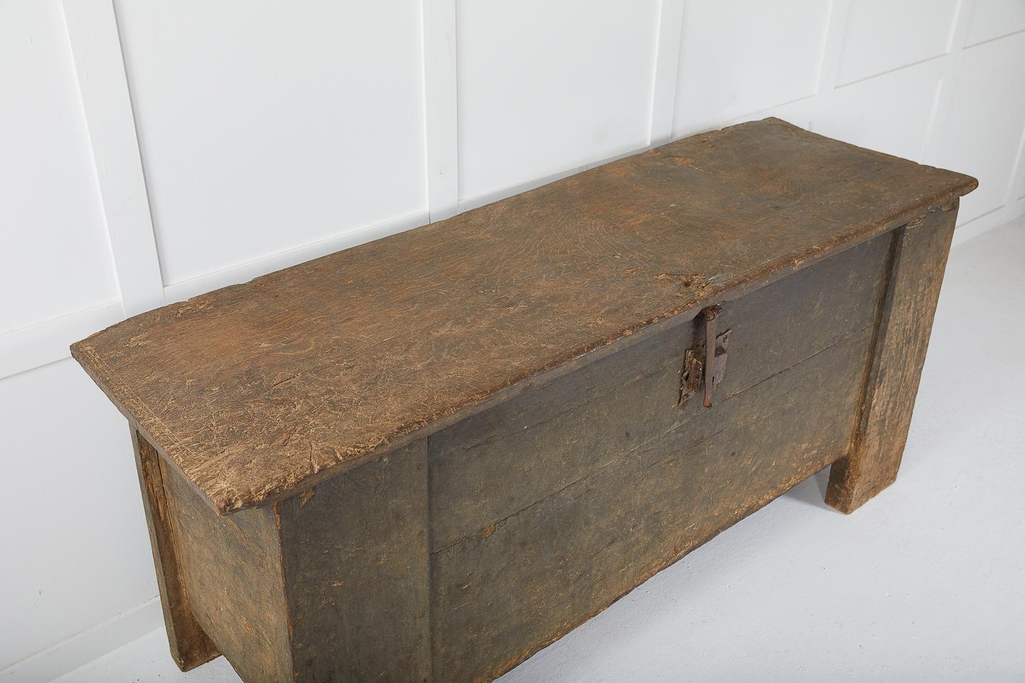 16th Century Riven Oak Clamp Front Chest In Good Condition In Gloucestershire, GB