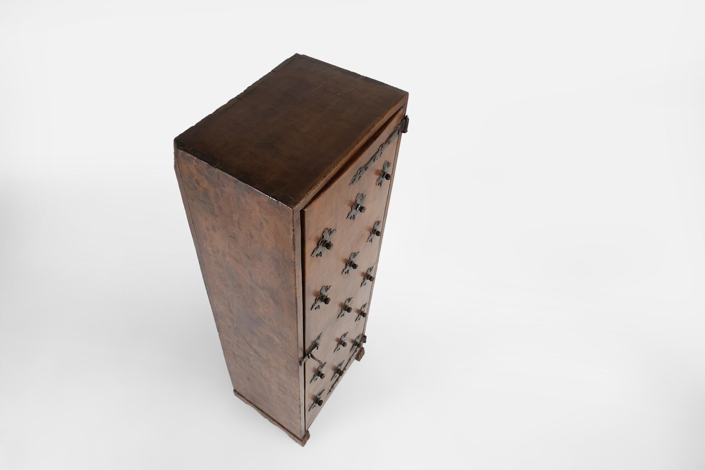 16th Century rustic cabinet in oak with ironwork, France 5