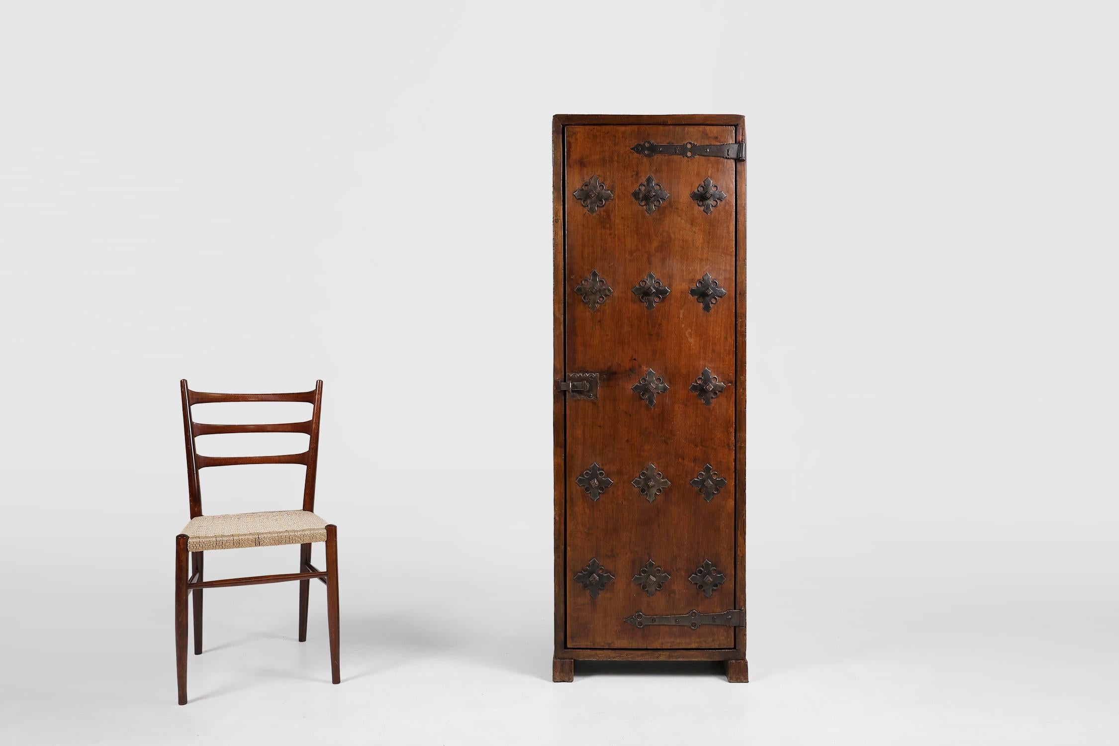 France / 16th century / cabinet / oak, ironwork, metal / Rustic / Mid-century 

A rare to find antique cabinet in solid oak with beautiful warm patina. Hand crafted in France in the 16th century. This tall cabinet has authentic ironwork decorations