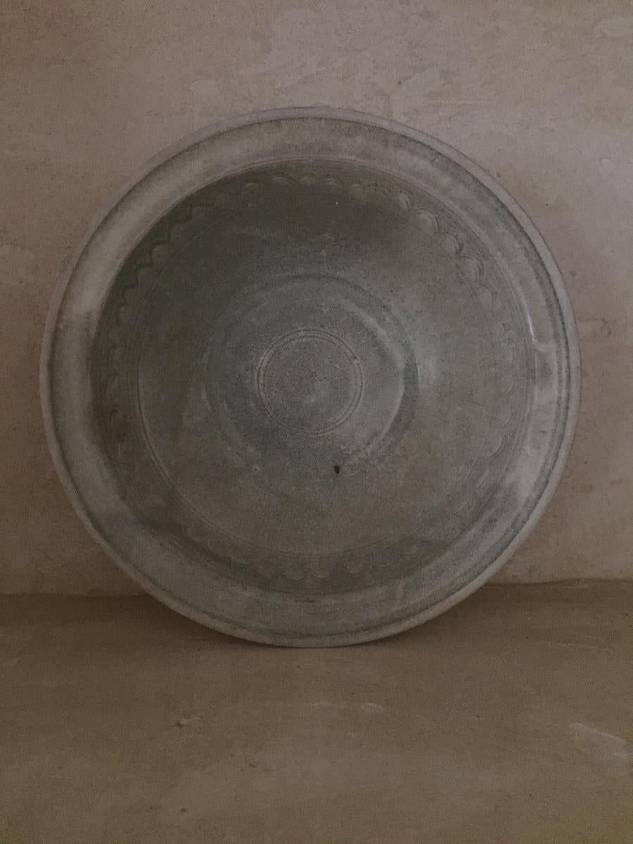 16th Century Sawankhalok Thai Celadon Dish For Sale 5