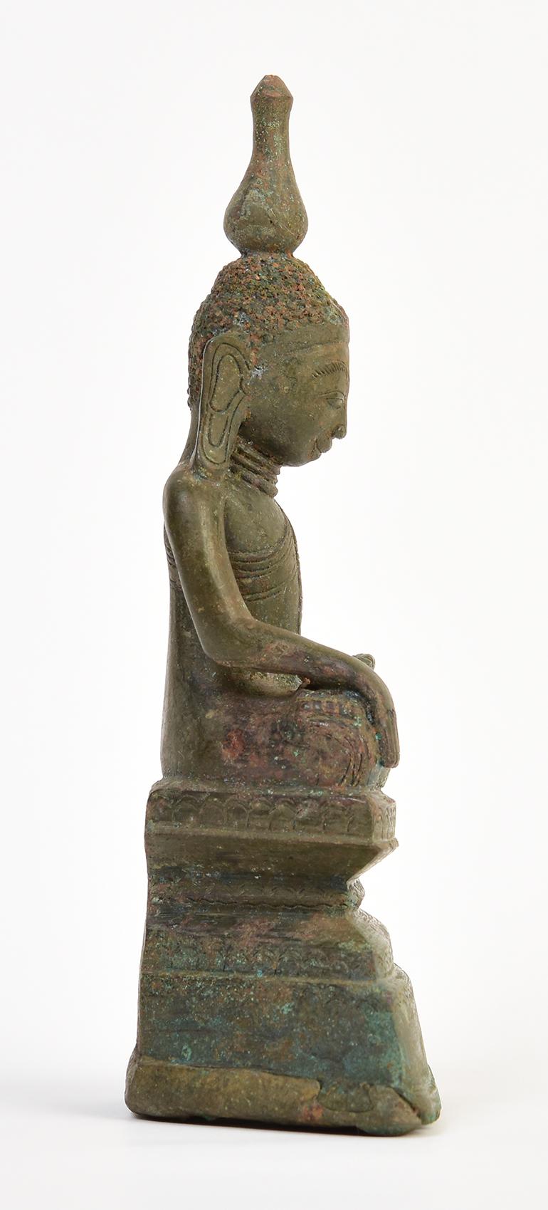 16th Century, Shan, Antique Burmese Bronze Seated Buddha For Sale 5