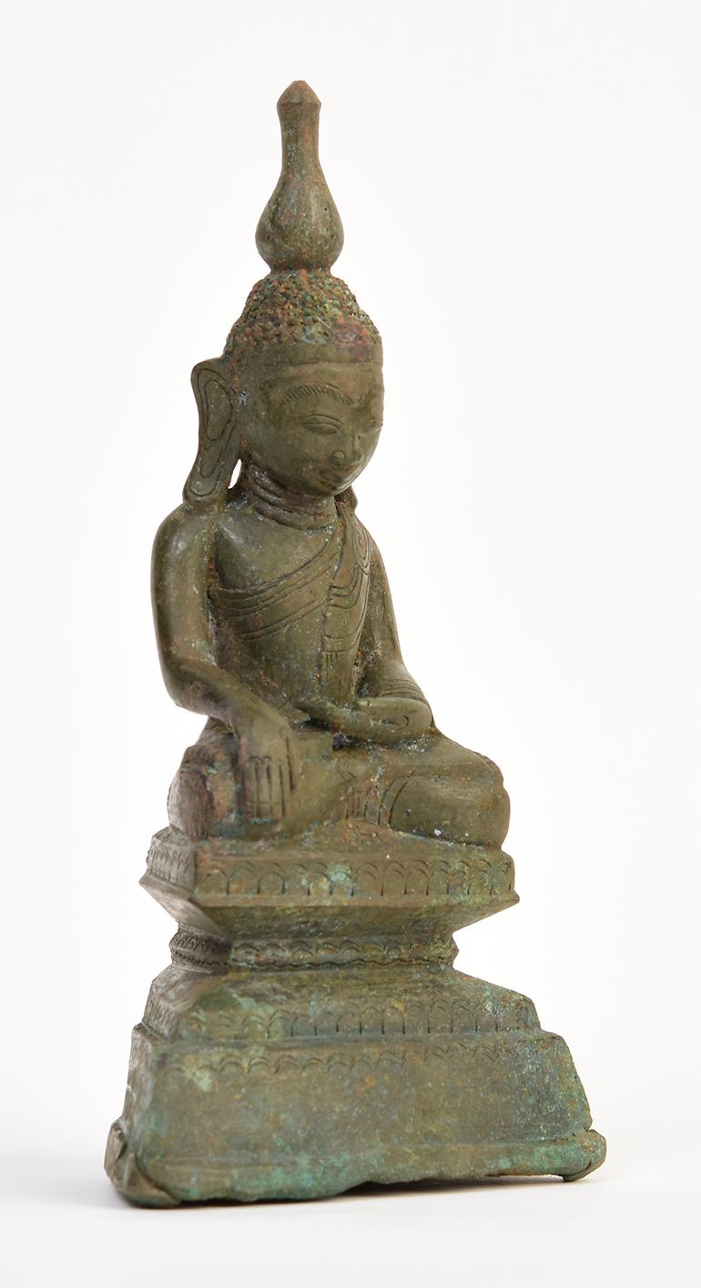 16th Century, Shan, Antique Burmese Bronze Seated Buddha For Sale 6