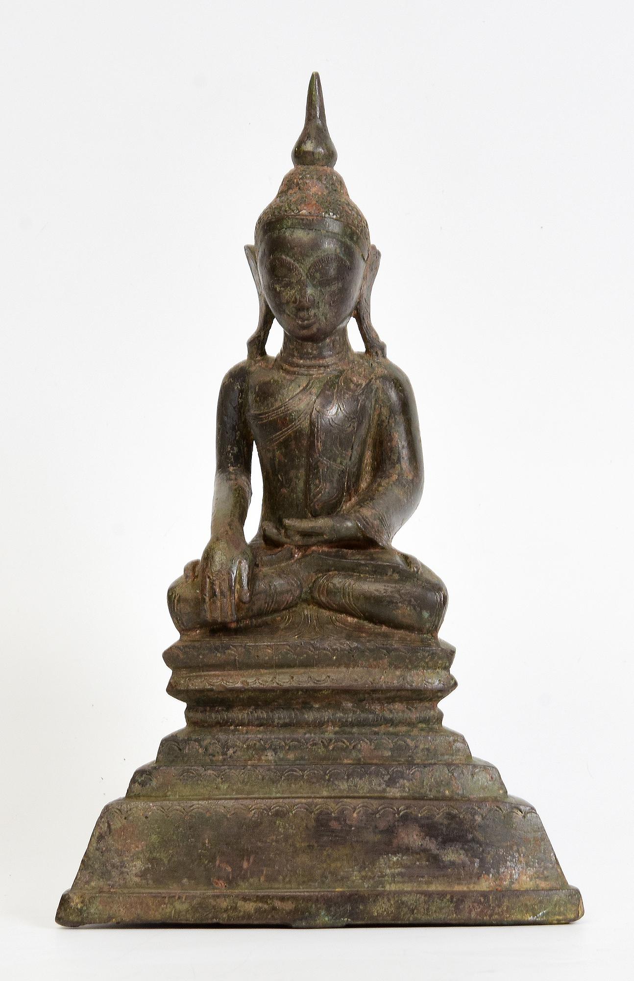 16th Century, Shan, Antique Burmese Bronze Seated Buddha For Sale 7