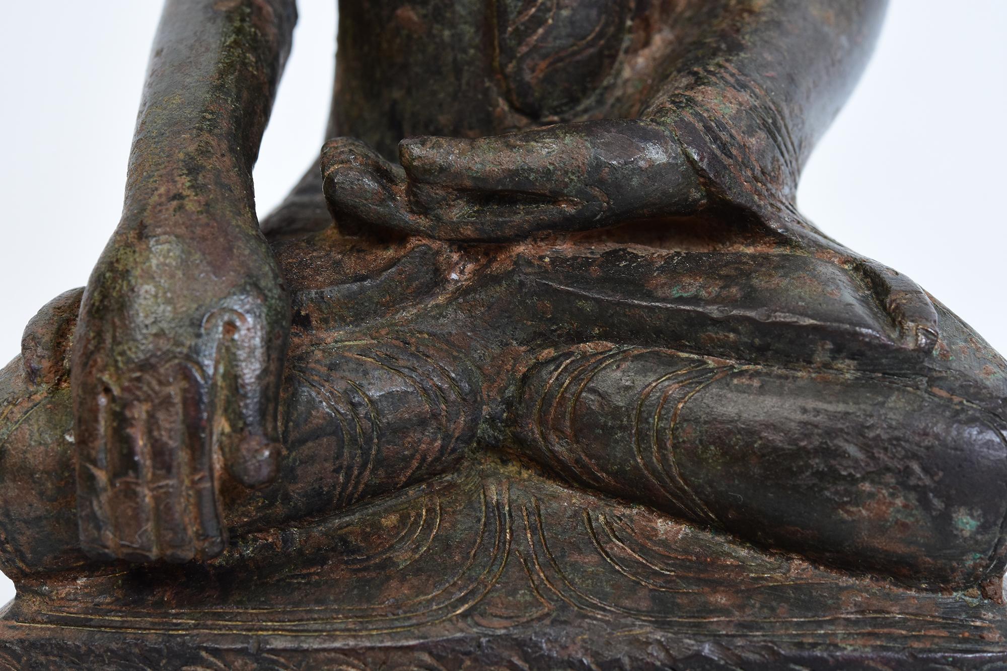 Shan, antiker burmesischer sitzender Buddha aus Bronze, 16. Jahrhundert (Handgeschnitzt) im Angebot
