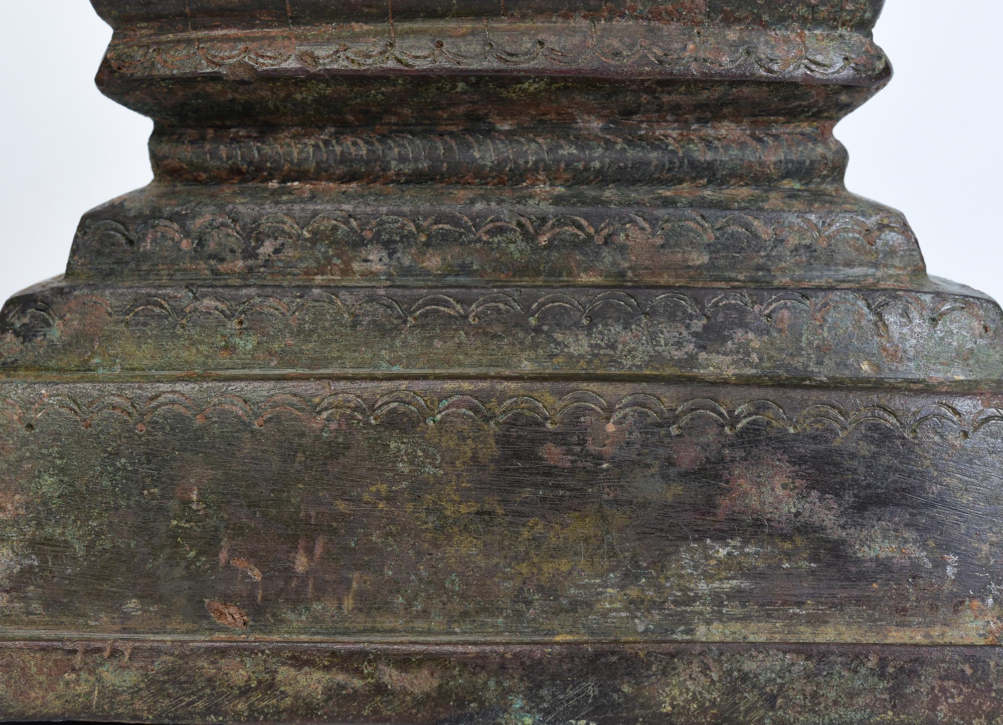 Shan, antiker burmesischer sitzender Buddha aus Bronze, 16. Jahrhundert im Zustand „Gut“ im Angebot in Sampantawong, TH