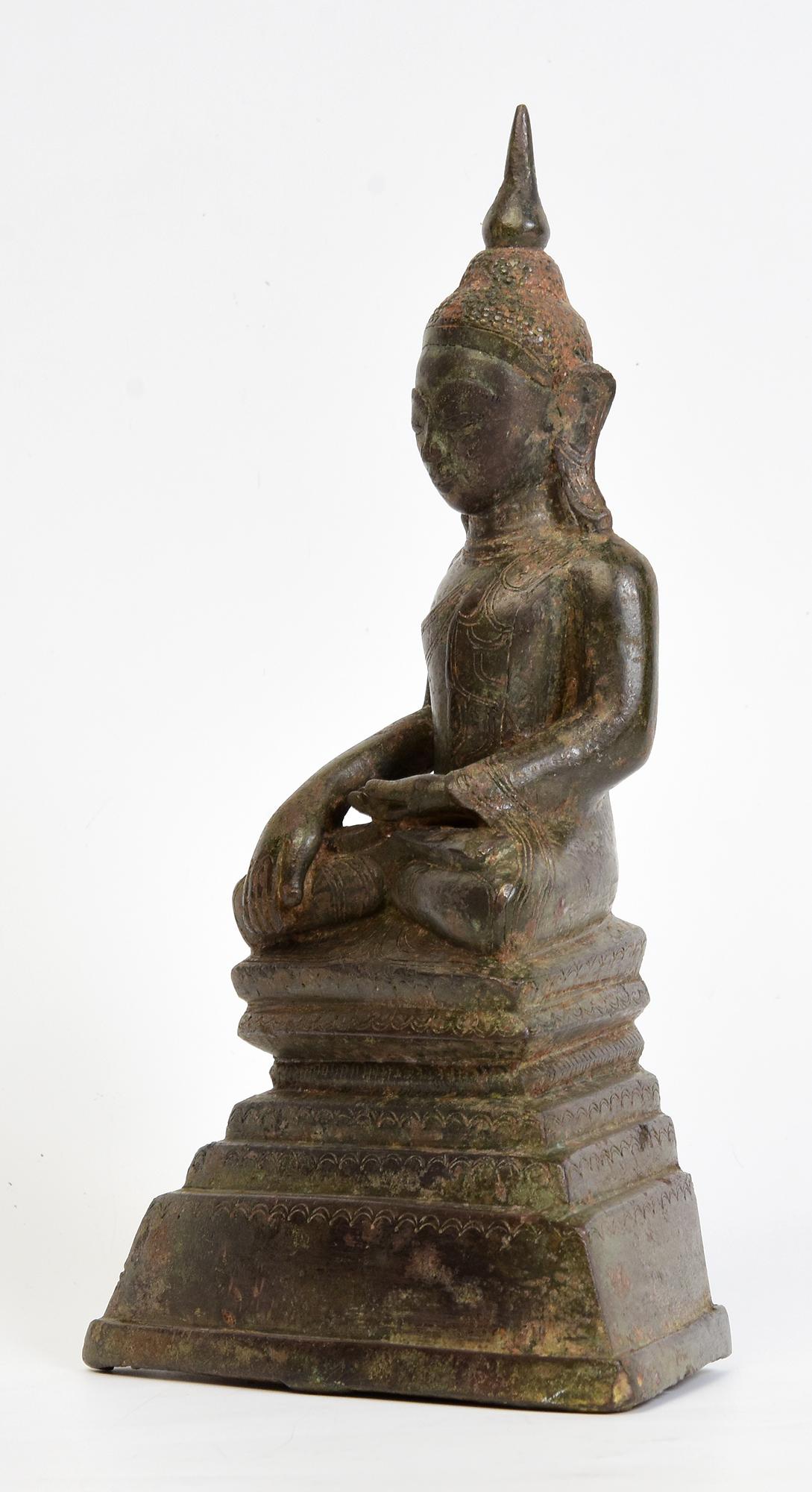 16th Century, Shan, Antique Burmese Bronze Seated Buddha For Sale 1