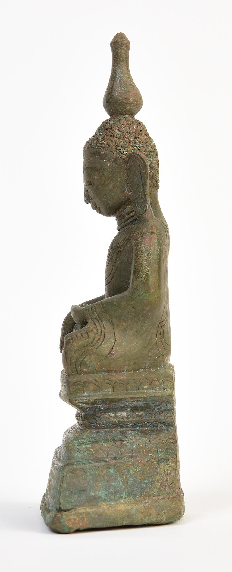 16th Century, Shan, Antique Burmese Bronze Seated Buddha For Sale 2