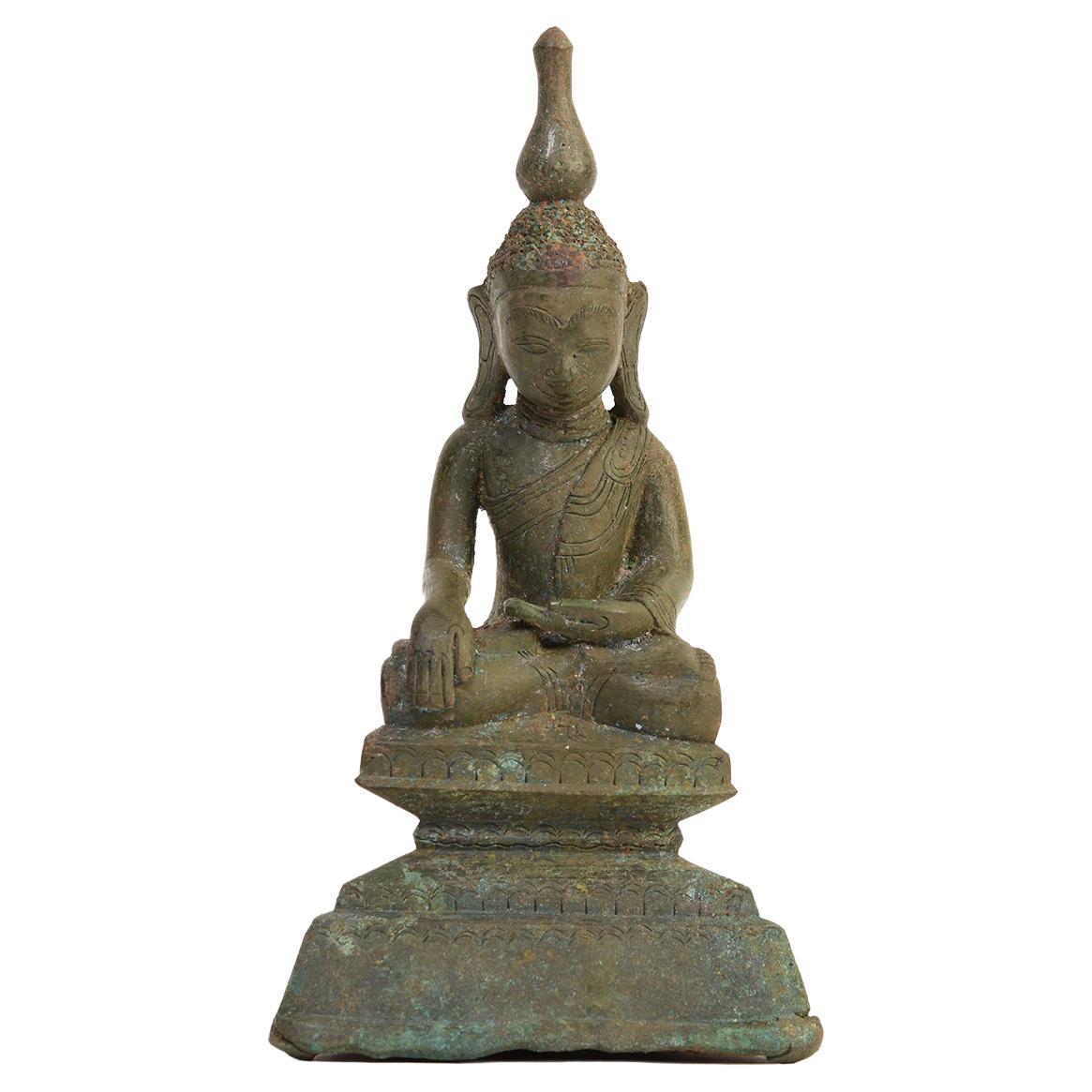 16. Jahrhundert, Shan, antiker birmanischer sitzender Buddha aus Bronze