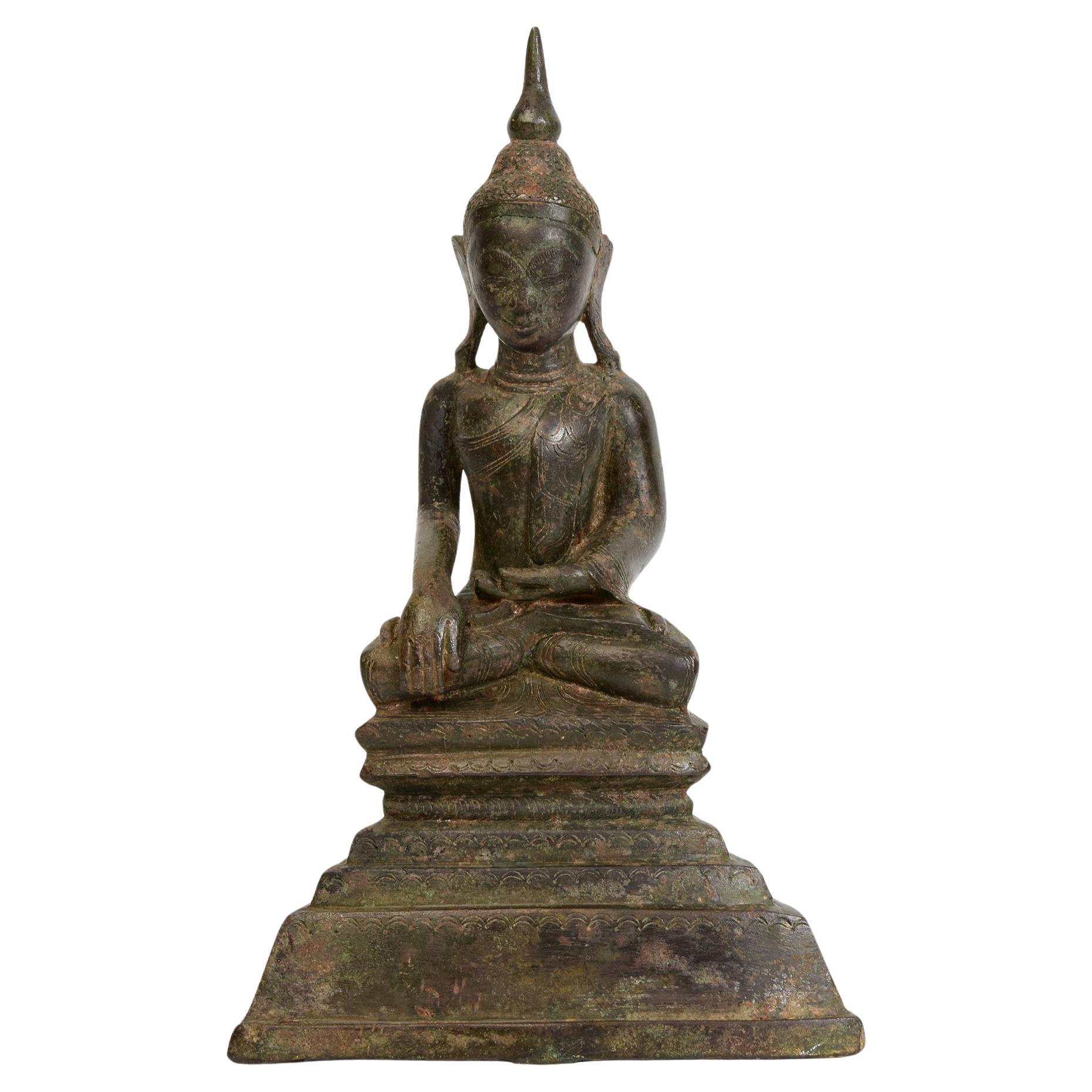 Shan, antiker burmesischer sitzender Buddha aus Bronze, 16. Jahrhundert im Angebot