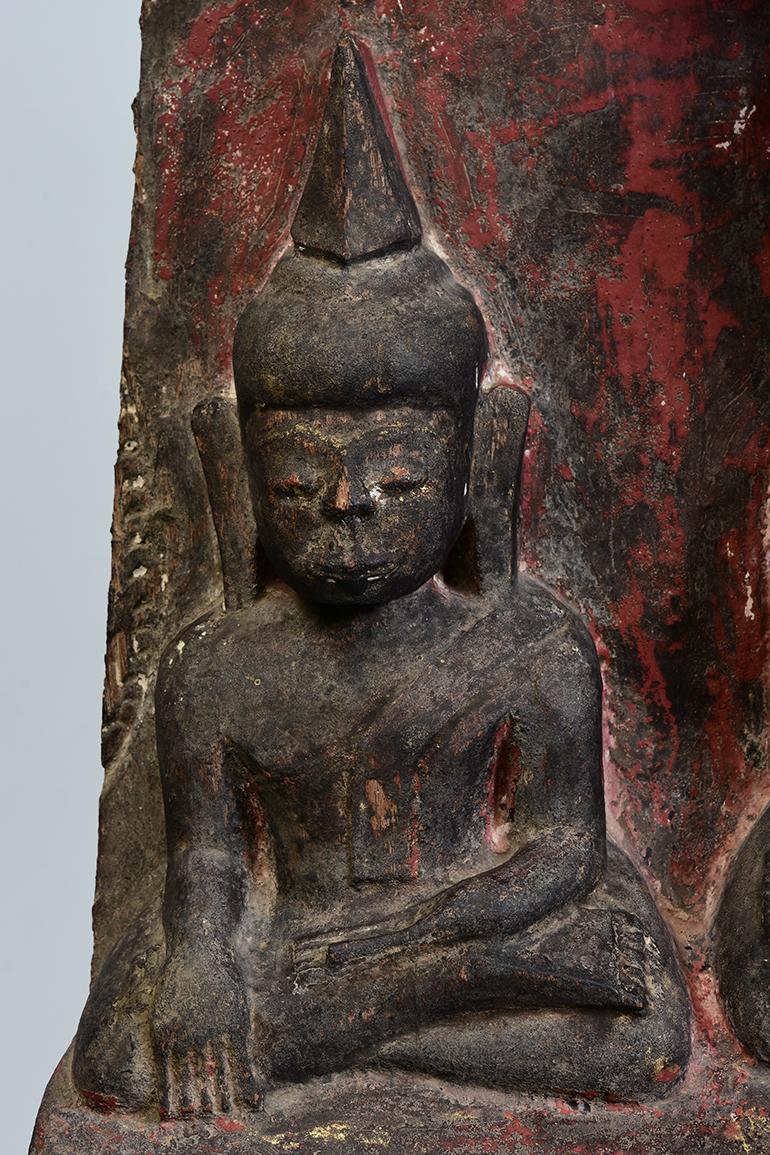 16th Century, Shan, Antique Burmese Wood Carving Panel with A Set of Buddhas In Good Condition For Sale In Sampantawong, TH