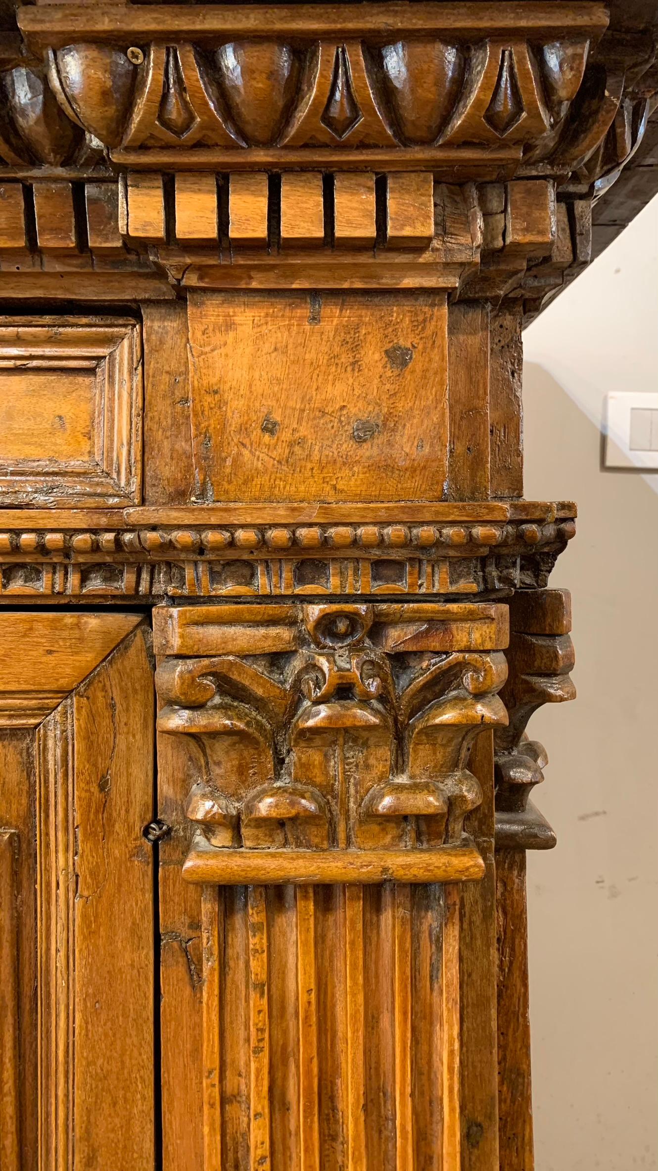 16th Century Sideboard In Good Condition In Firenze, FI