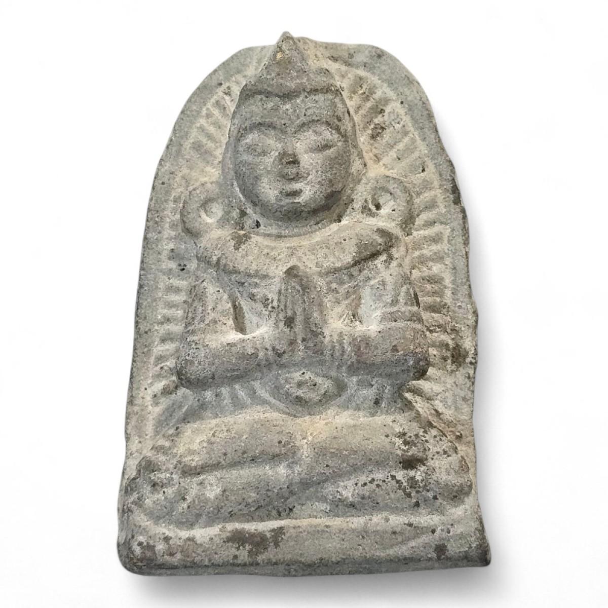 Pierre Plaque d'amulette de bouddha en pierre du XVIe siècle d'Asie du Sud-Est en vente