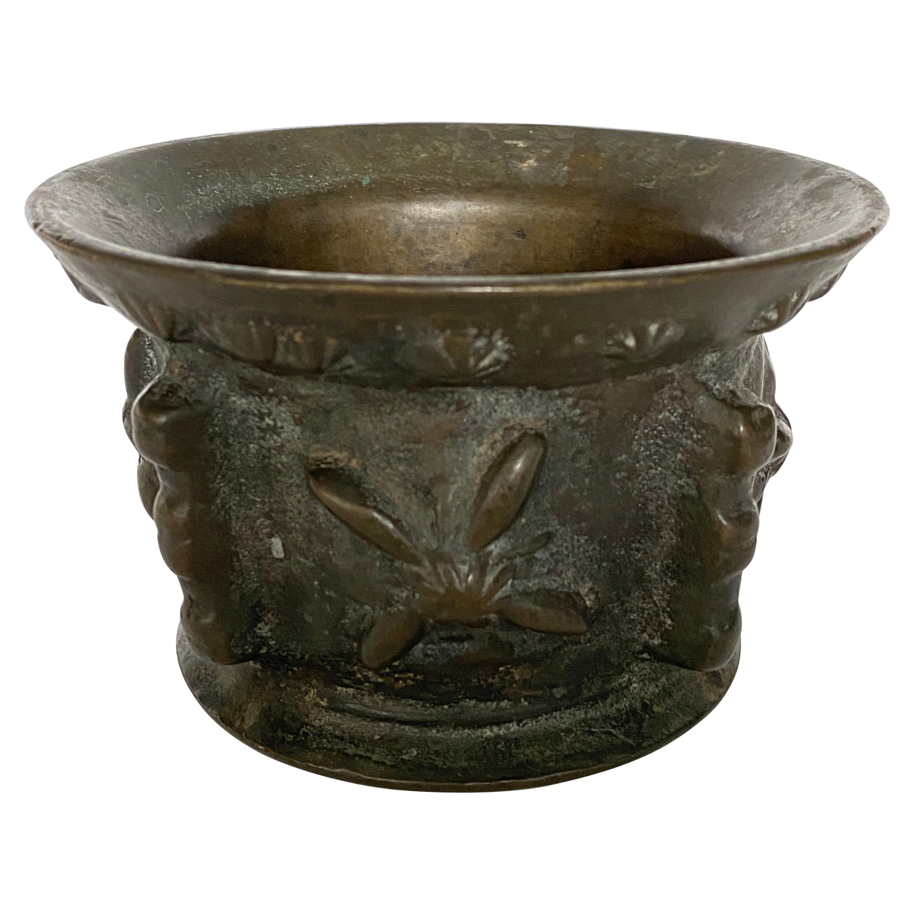 Spanischer Apotheker-Mortar aus Bronzeguss aus dem 16. Jahrhundert im Angebot