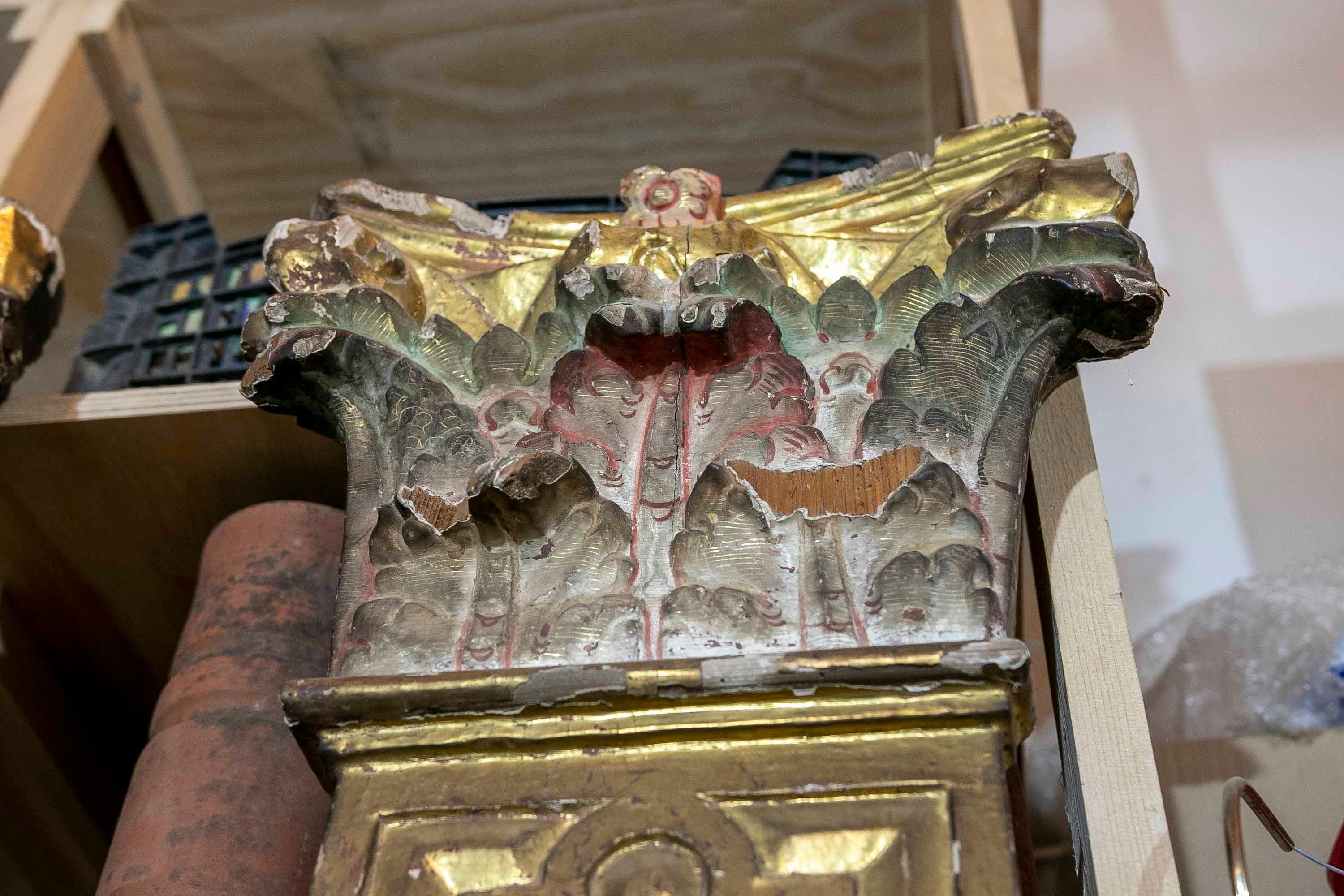16th Century Spanish Corinthian Pair of Pilasters Polychromed and Gilded w/ Gold For Sale 5