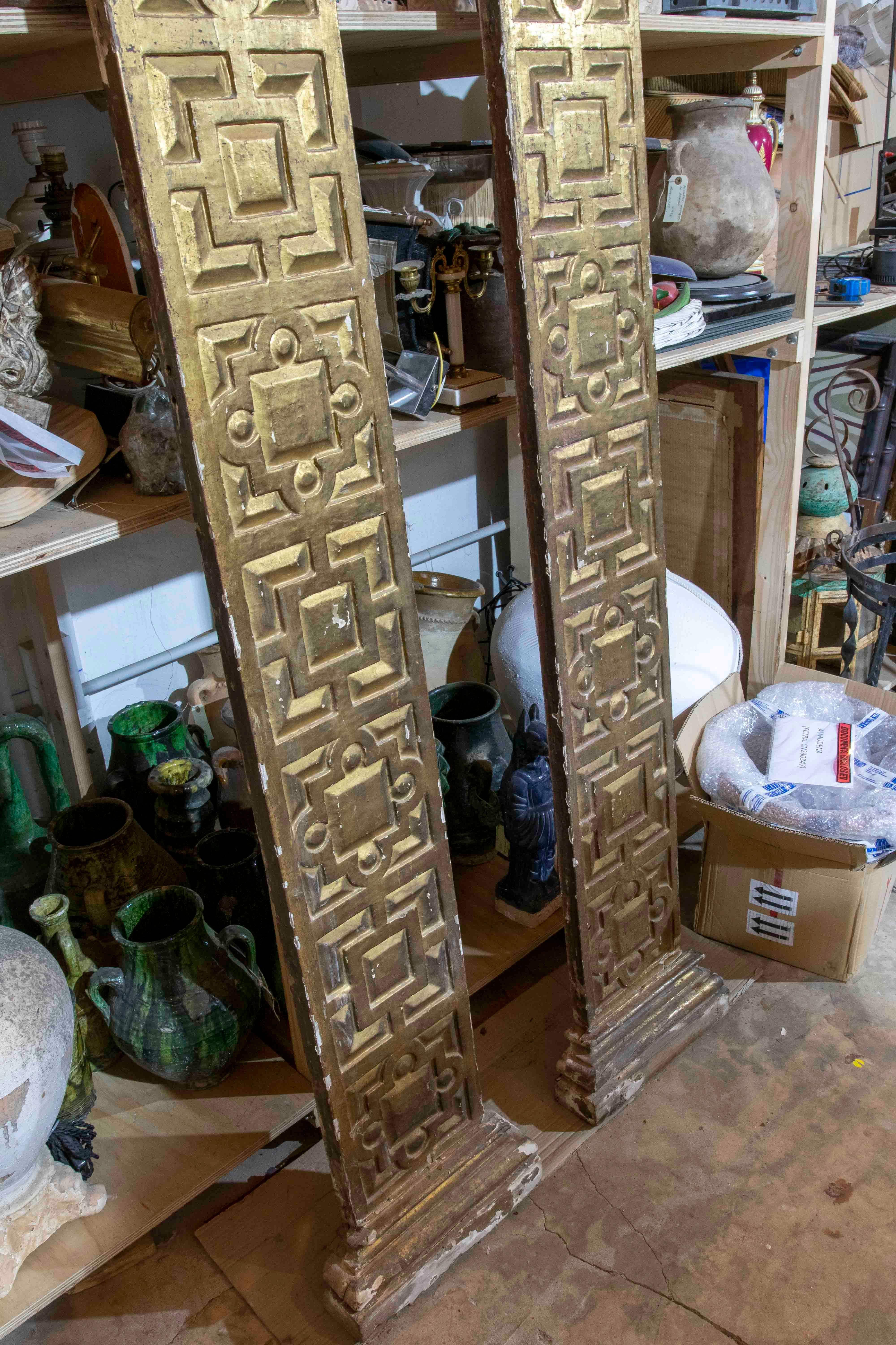 16th Century Spanish Corinthian Pair of Pilasters Polychromed and Gilded w/ Gold In Good Condition For Sale In Marbella, ES