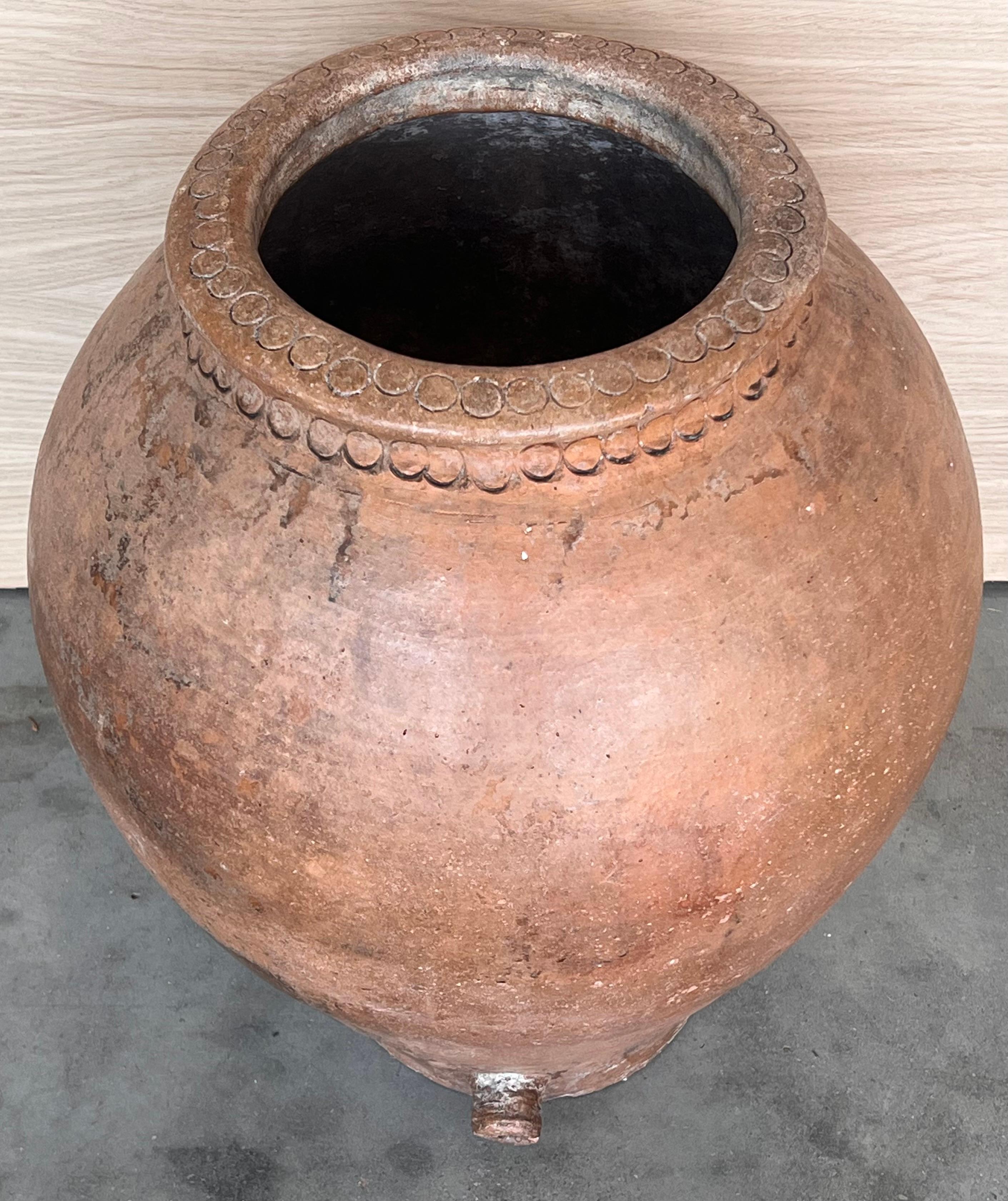 16th Century Spanish Terracotta Vase For Sale 2