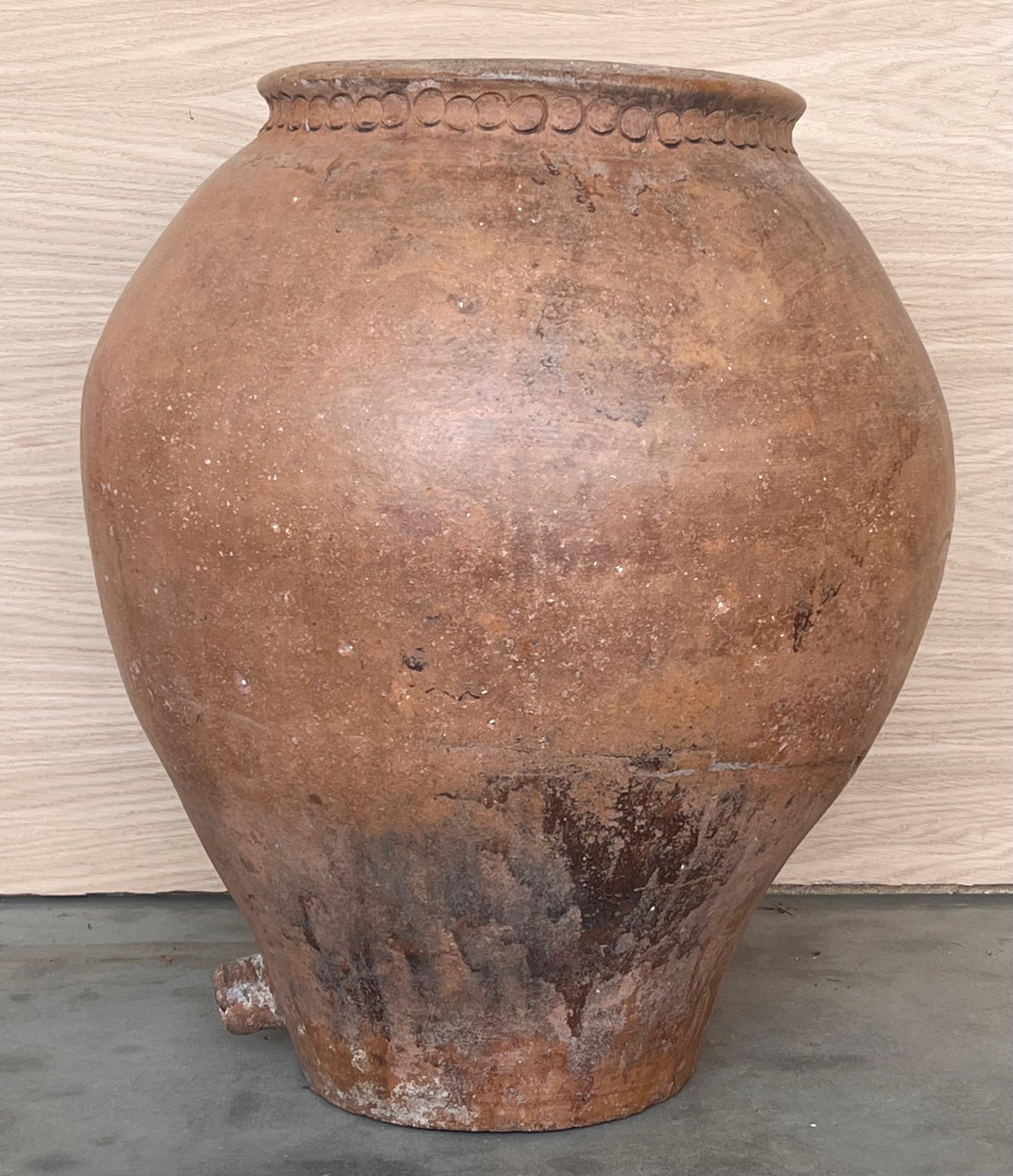 16th Century Spanish Terracotta Vase For Sale 3