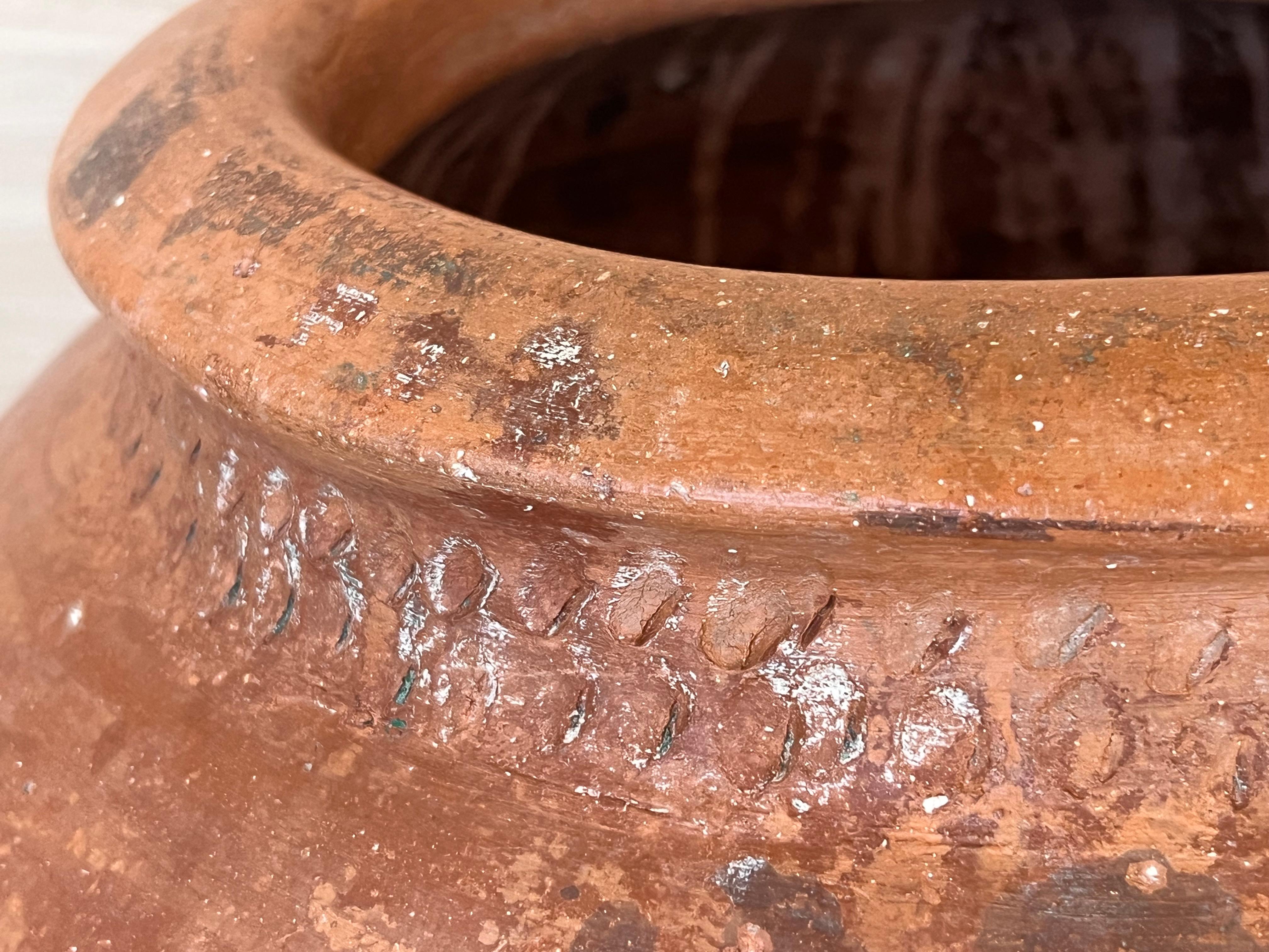 Vase espagnol en terre cuite du XVIe siècle en vente 2