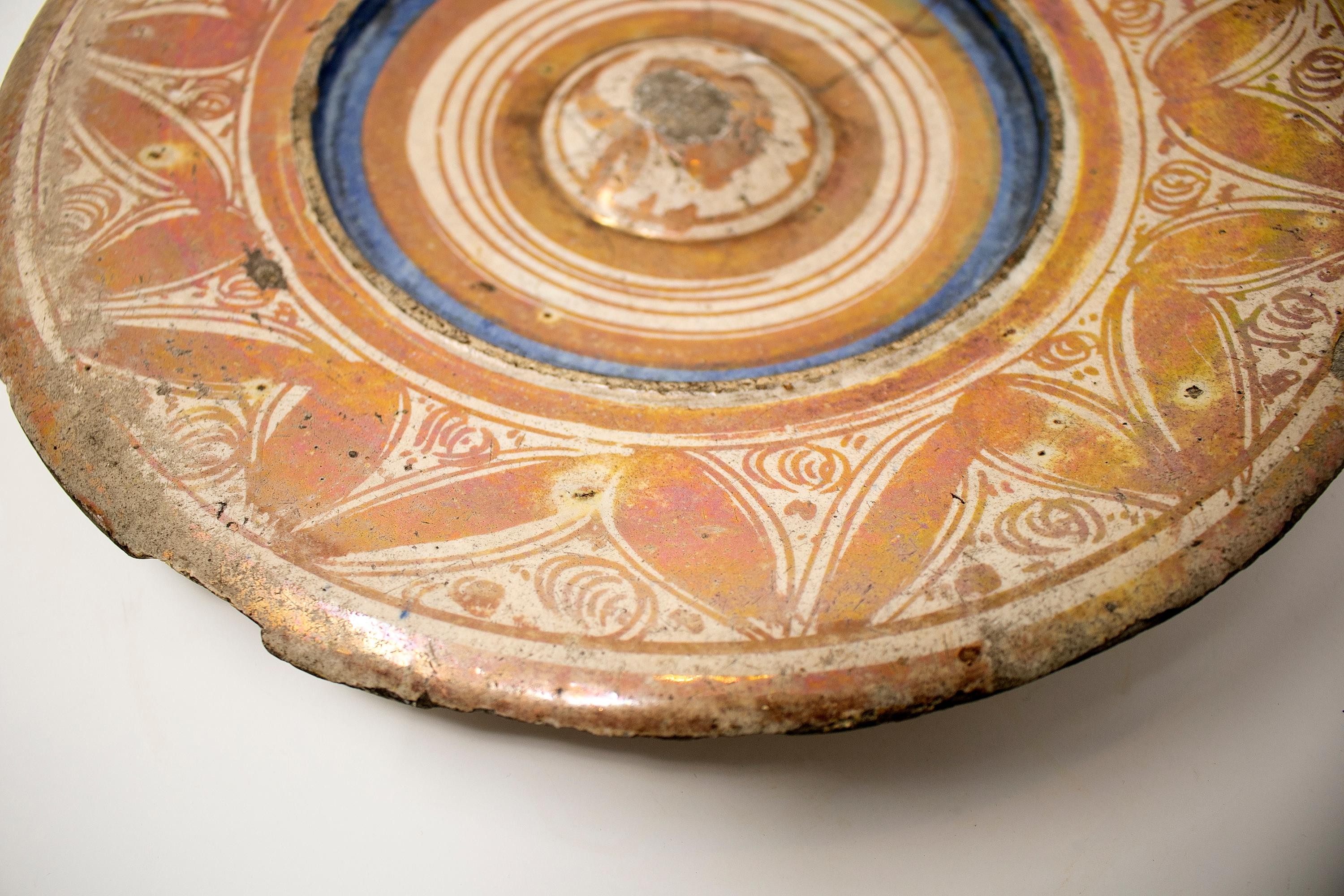 16th Century Spanish Valencian Manises Lusterware Ceramic Plate In Good Condition For Sale In Marbella, ES