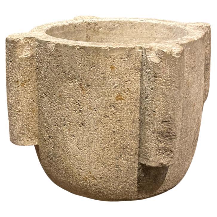 Spanischer Mortar aus weißem Stein aus dem 16. Jahrhundert