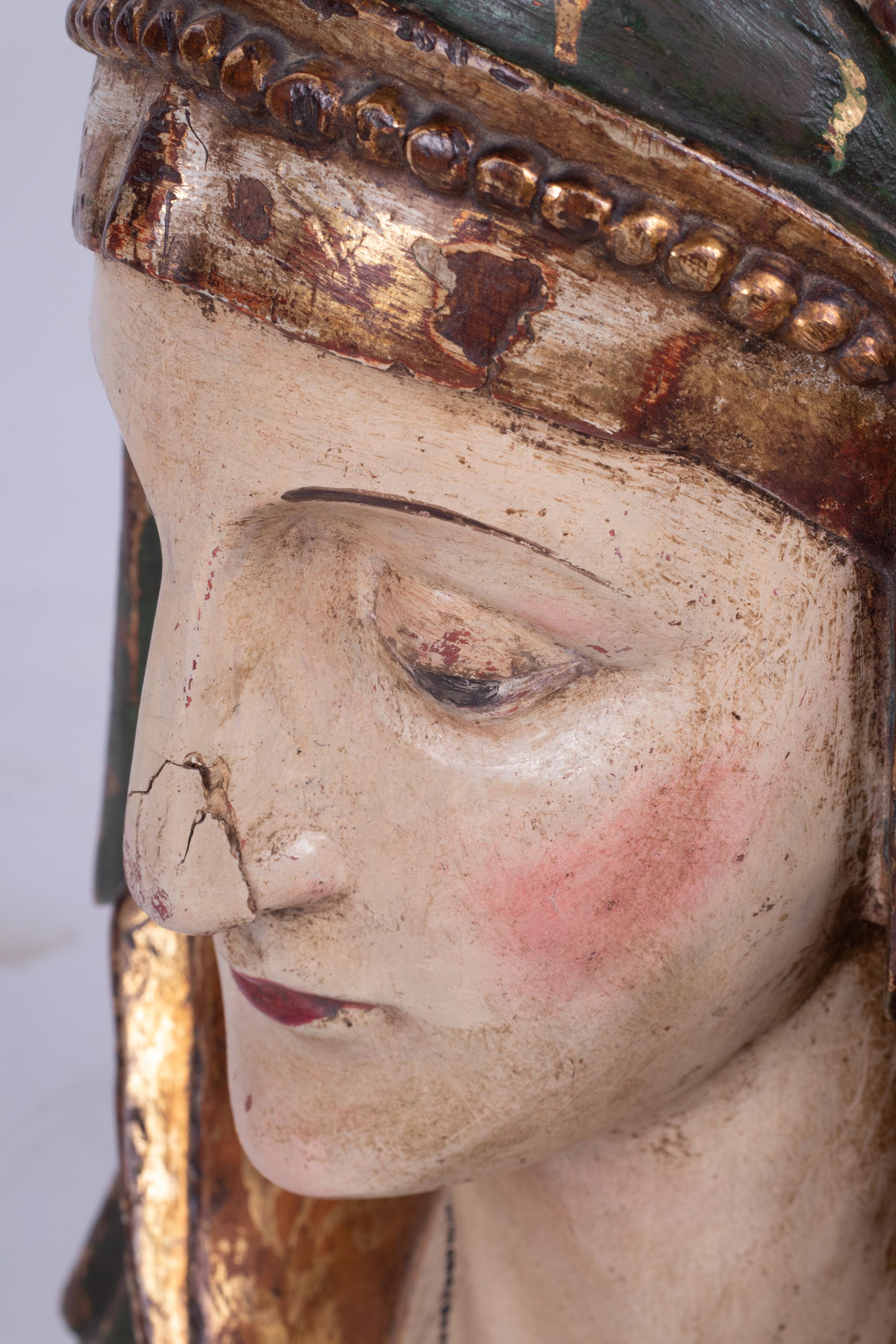 16th Century Spanish Wooden Painted and Gilded Reliquary Bust of a Saint 8