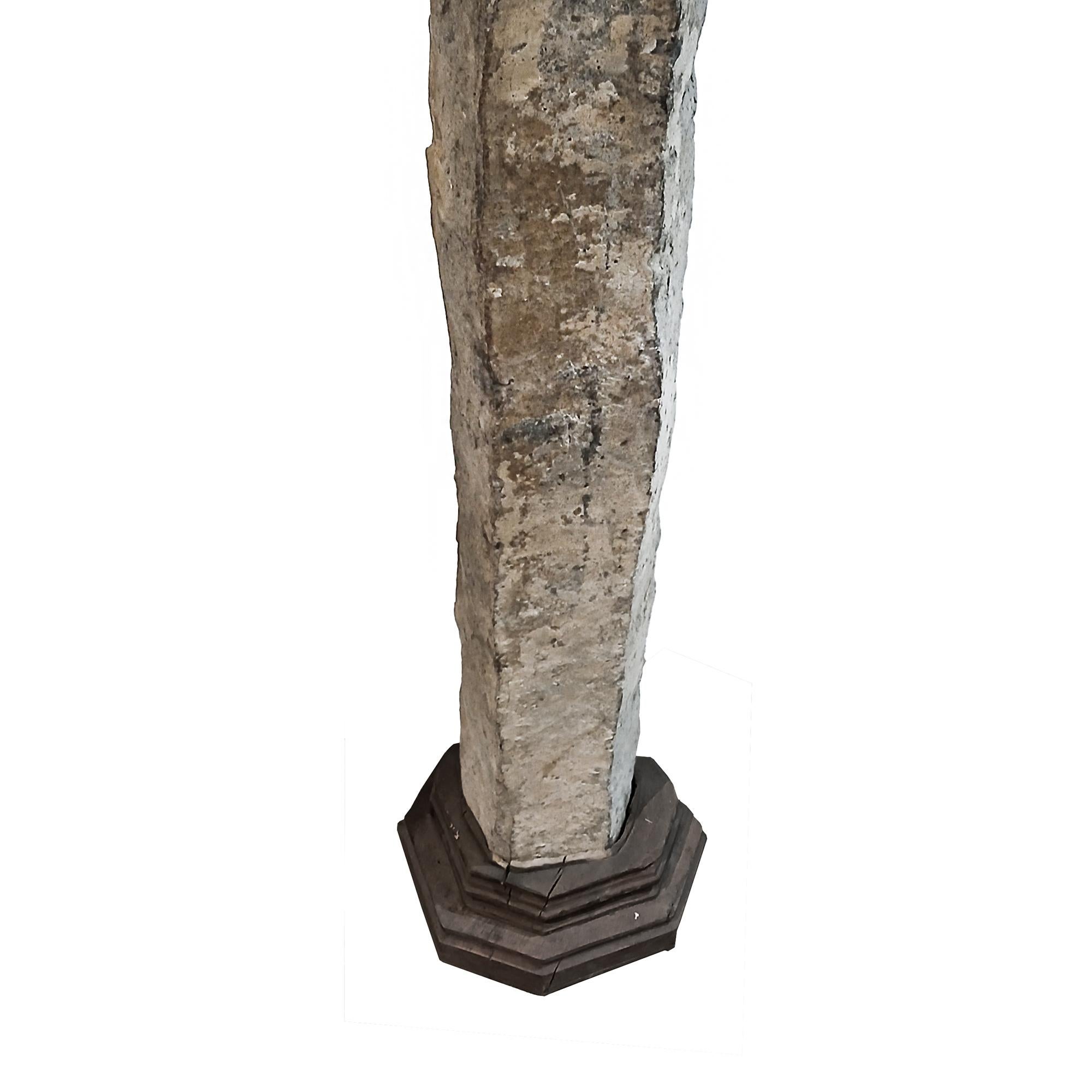 Pilar de piedra del siglo XVI, Sianxi, China Tallado a mano en venta