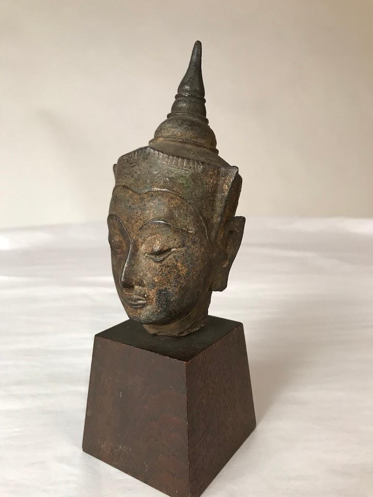 Thailändischer Bronze-Buddha-Kopf aus dem 17. (Gegossen) im Angebot