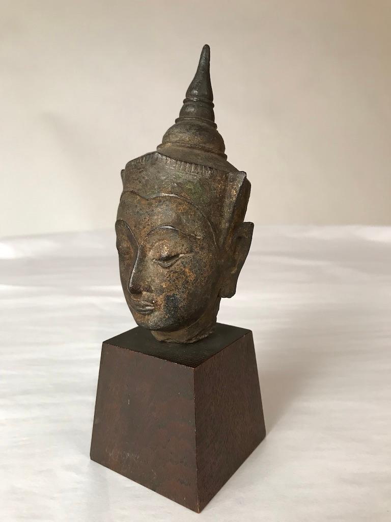 Thailändischer Bronze-Buddha-Kopf aus dem 17. im Zustand „Gut“ im Angebot in Stamford, CT
