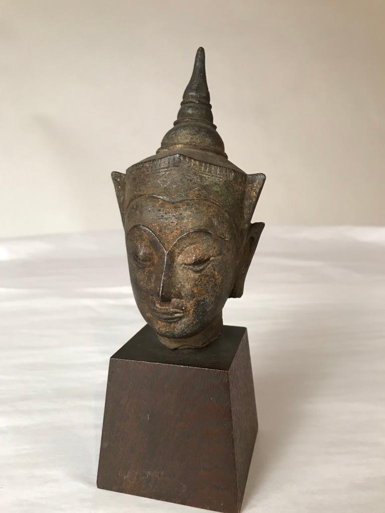 Tête de Bouddha en bronze thaïlandais du 17e siècle Bon état - En vente à Stamford, CT