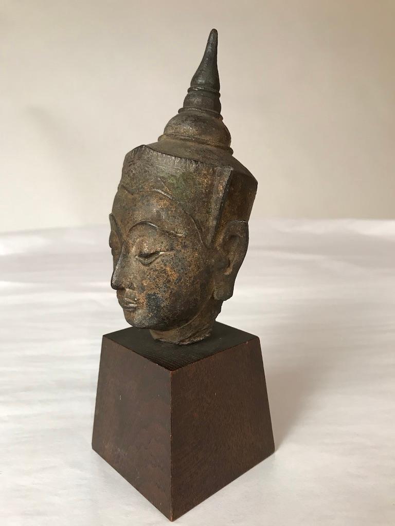 17ème siècle Tête de Bouddha en bronze thaïlandais du 17e siècle en vente