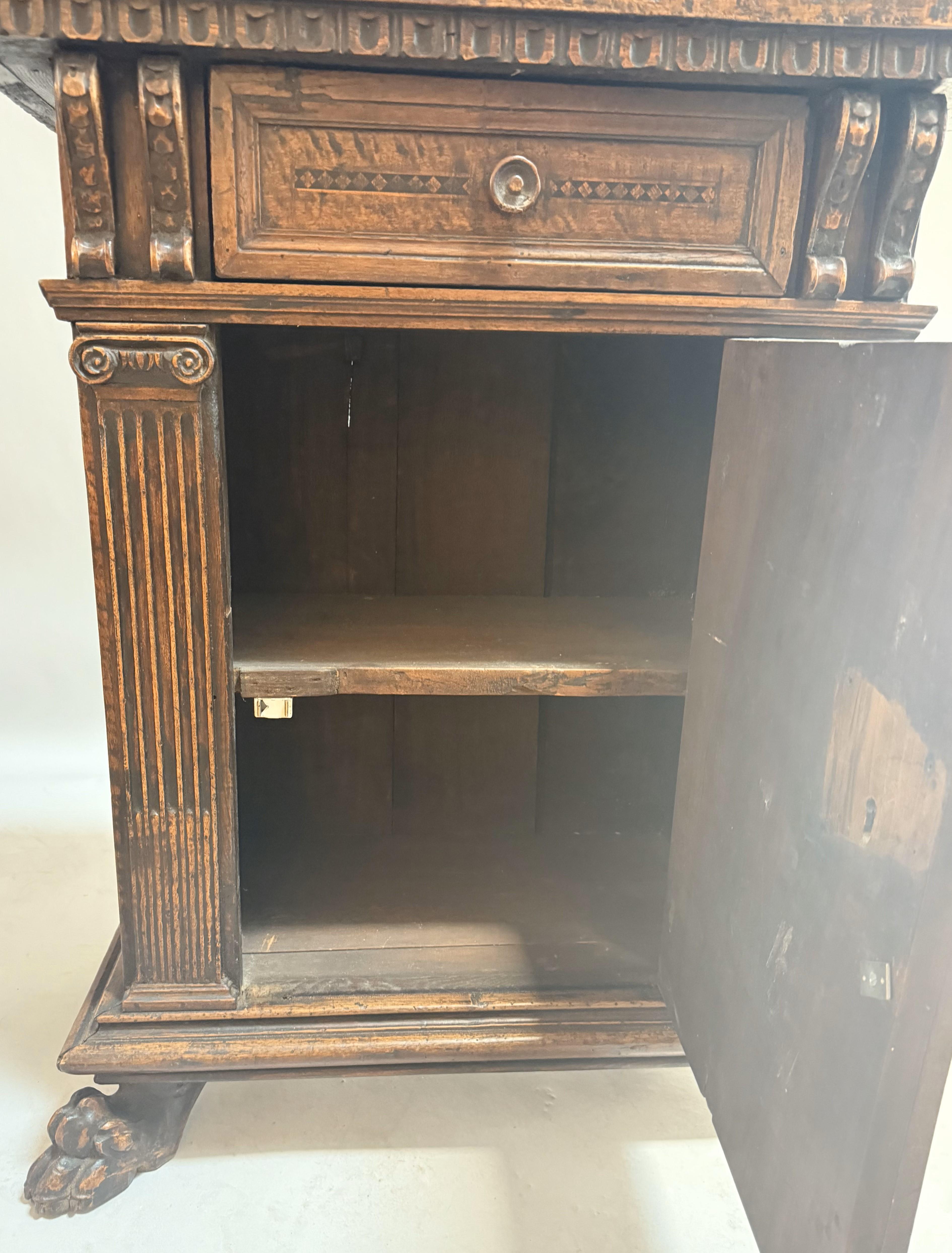 16th Century Tuscan Late Renaissance Carved Walnut Credenza with Lion's Paw Feet For Sale 4