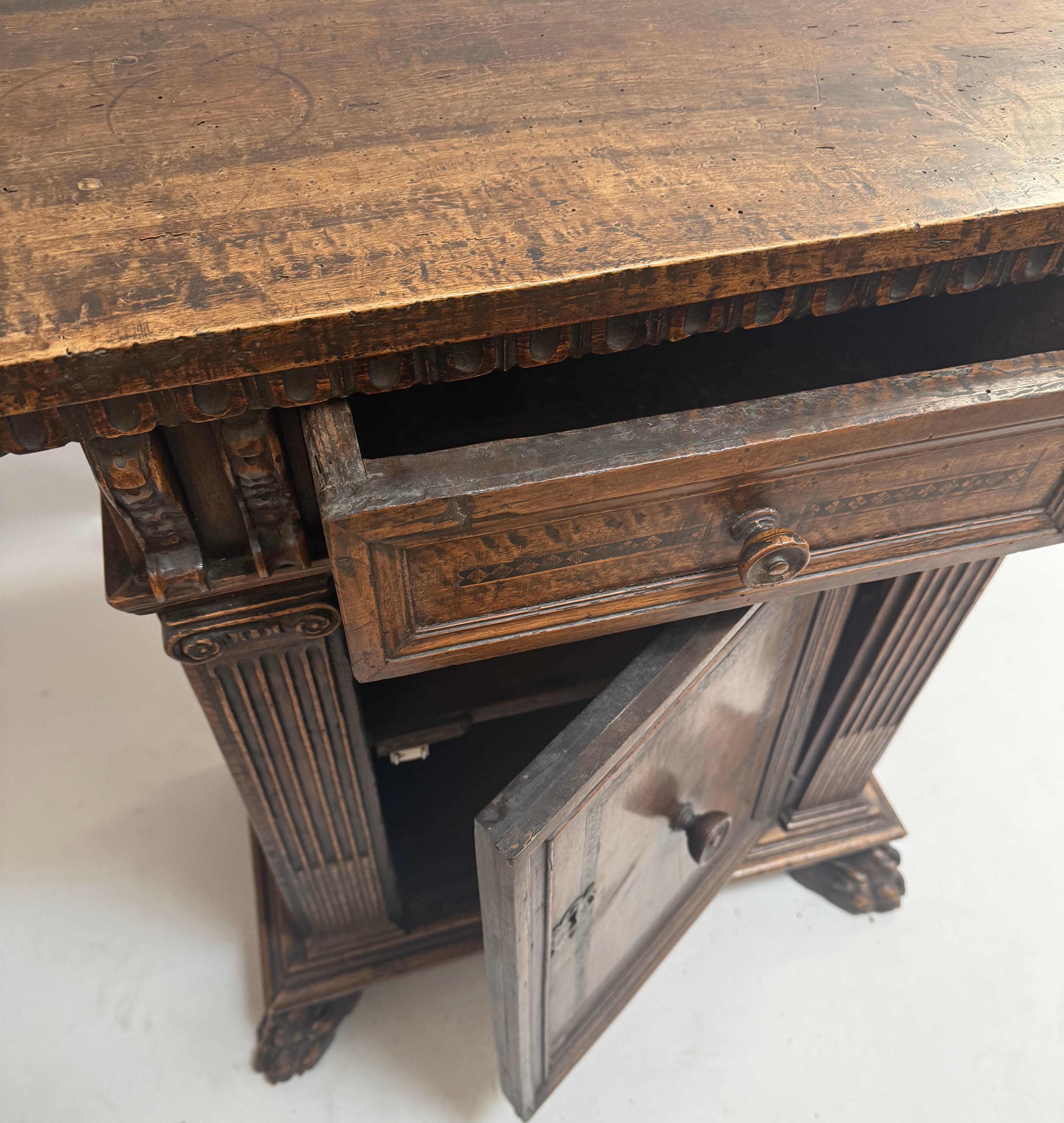 16th Century Tuscan Late Renaissance Carved Walnut Credenza with Lion's Paw Feet For Sale 7