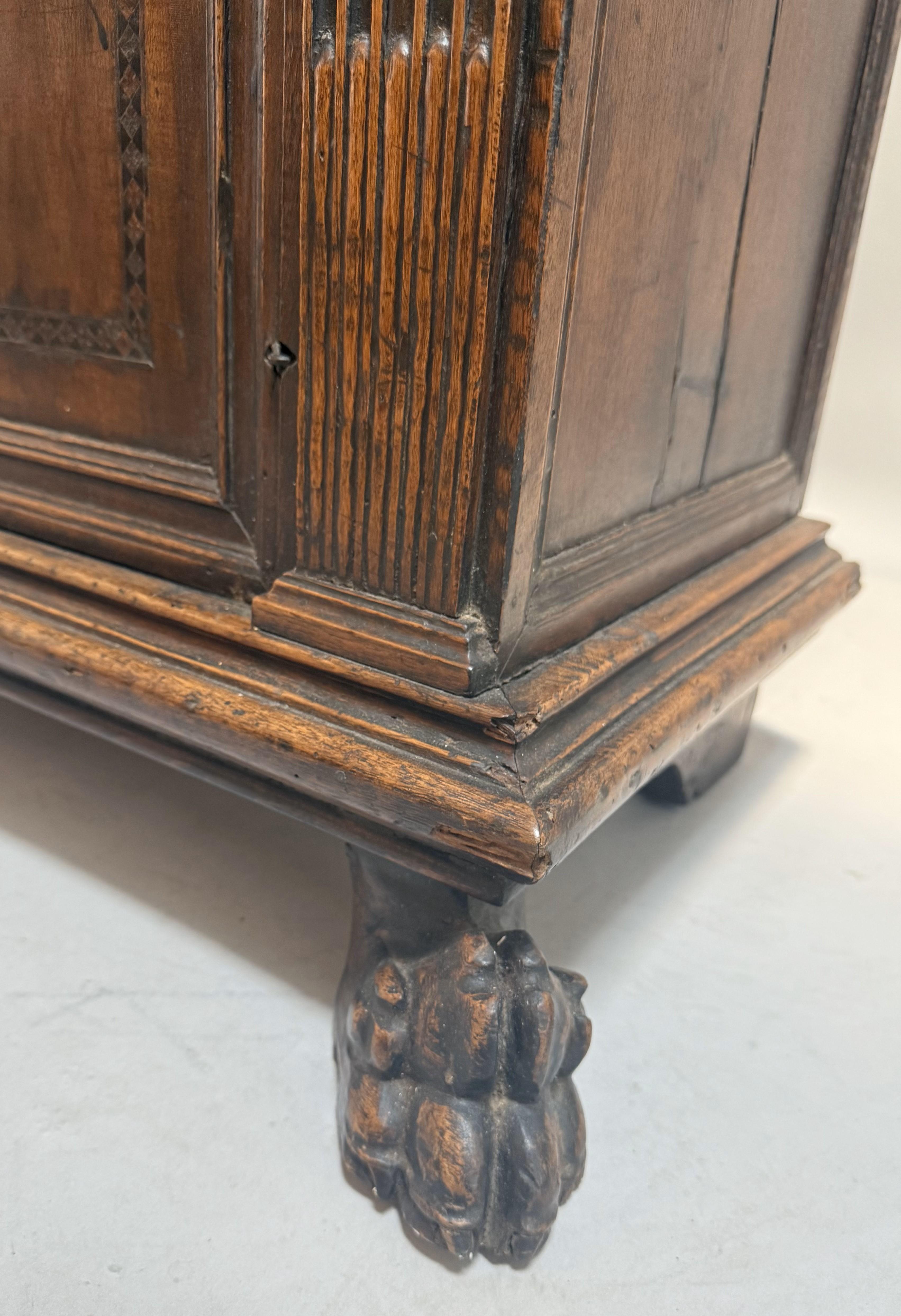 Italian 16th Century Tuscan Late Renaissance Carved Walnut Credenza with Lion's Paw Feet For Sale