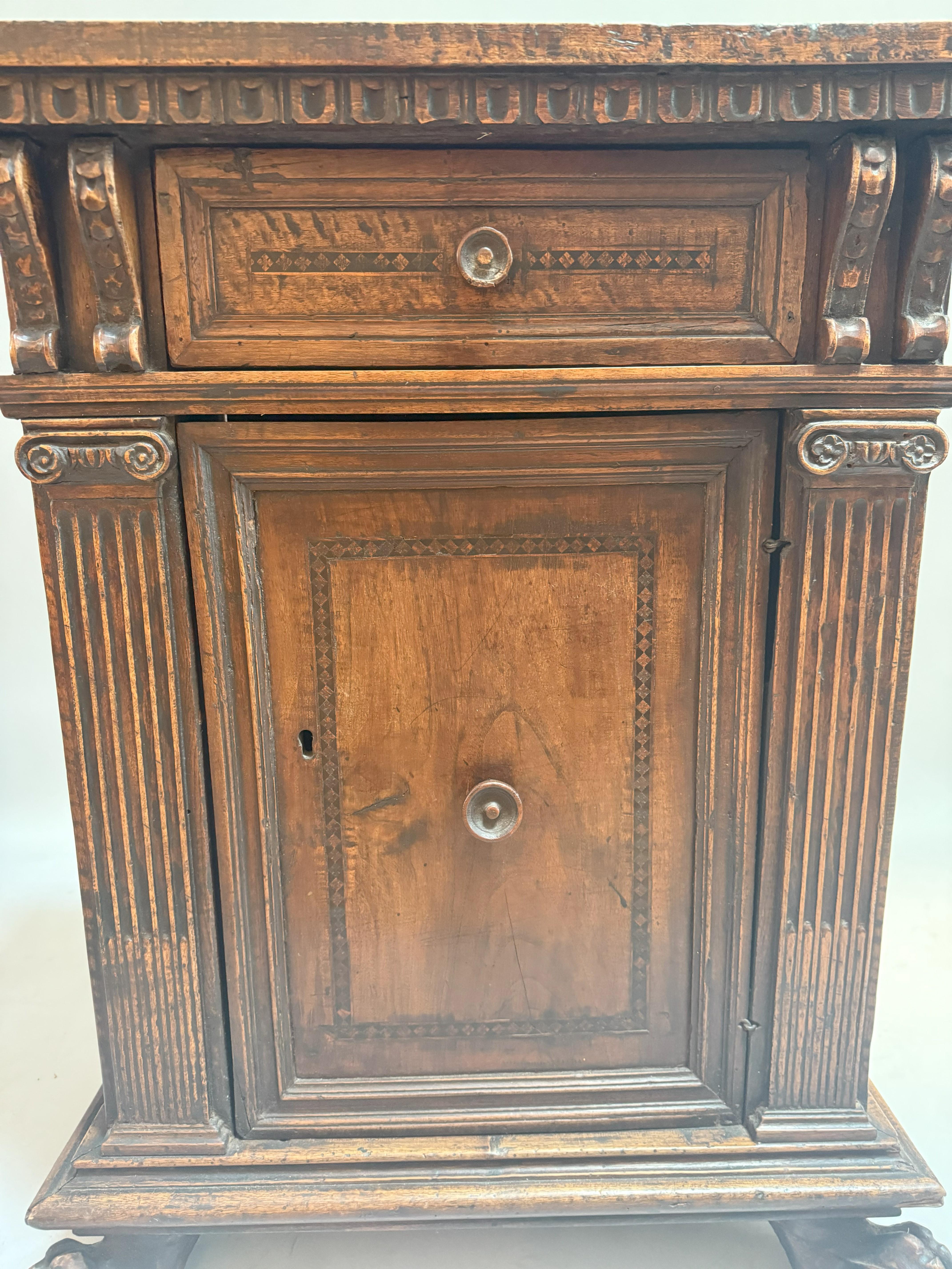 16th Century Tuscan Late Renaissance Carved Walnut Credenza with Lion's Paw Feet In Good Condition For Sale In Middleburg, VA