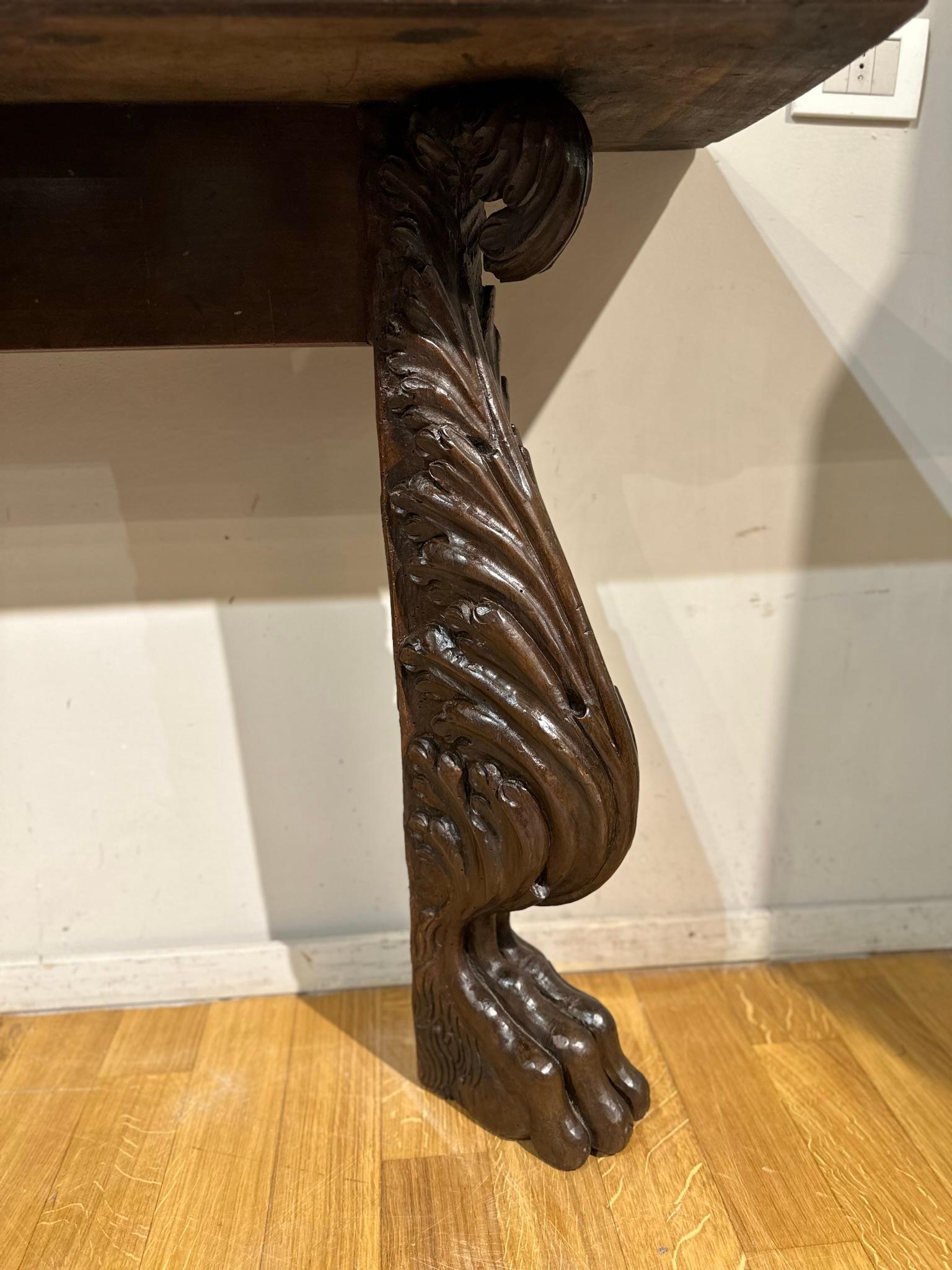 16th Century Tuscany Walnut Consolle In Good Condition For Sale In Firenze, FI