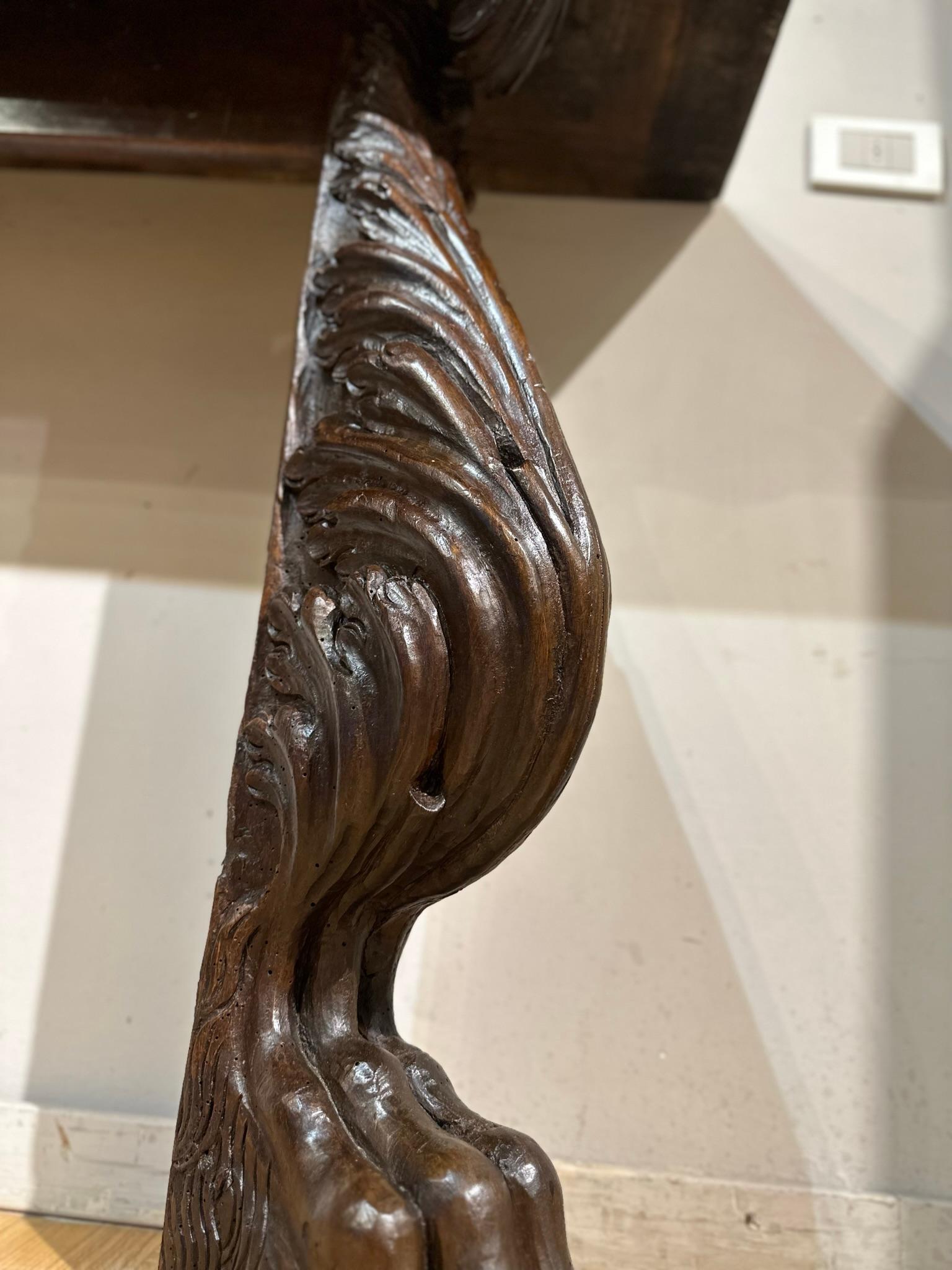 16th Century Tuscany Walnut Consolle For Sale 3