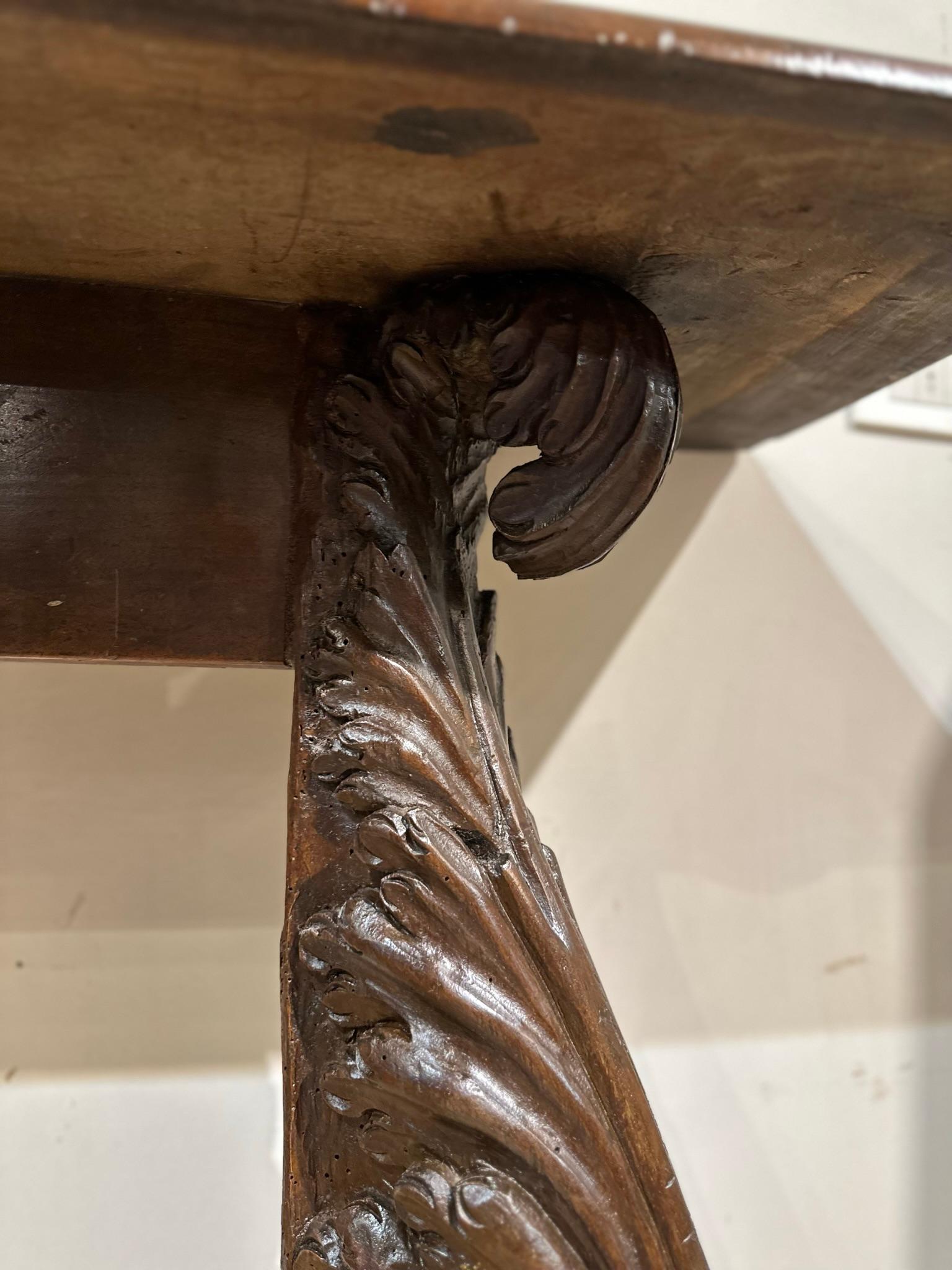 16th Century Tuscany Walnut Consolle For Sale 4