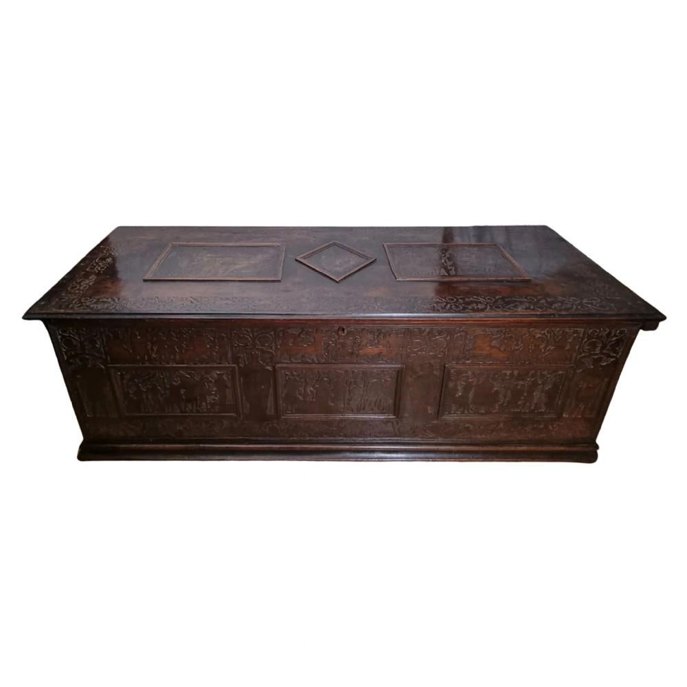 Italian 16th Century Venetian Renaissance Cedar Wood Cassone For Sale