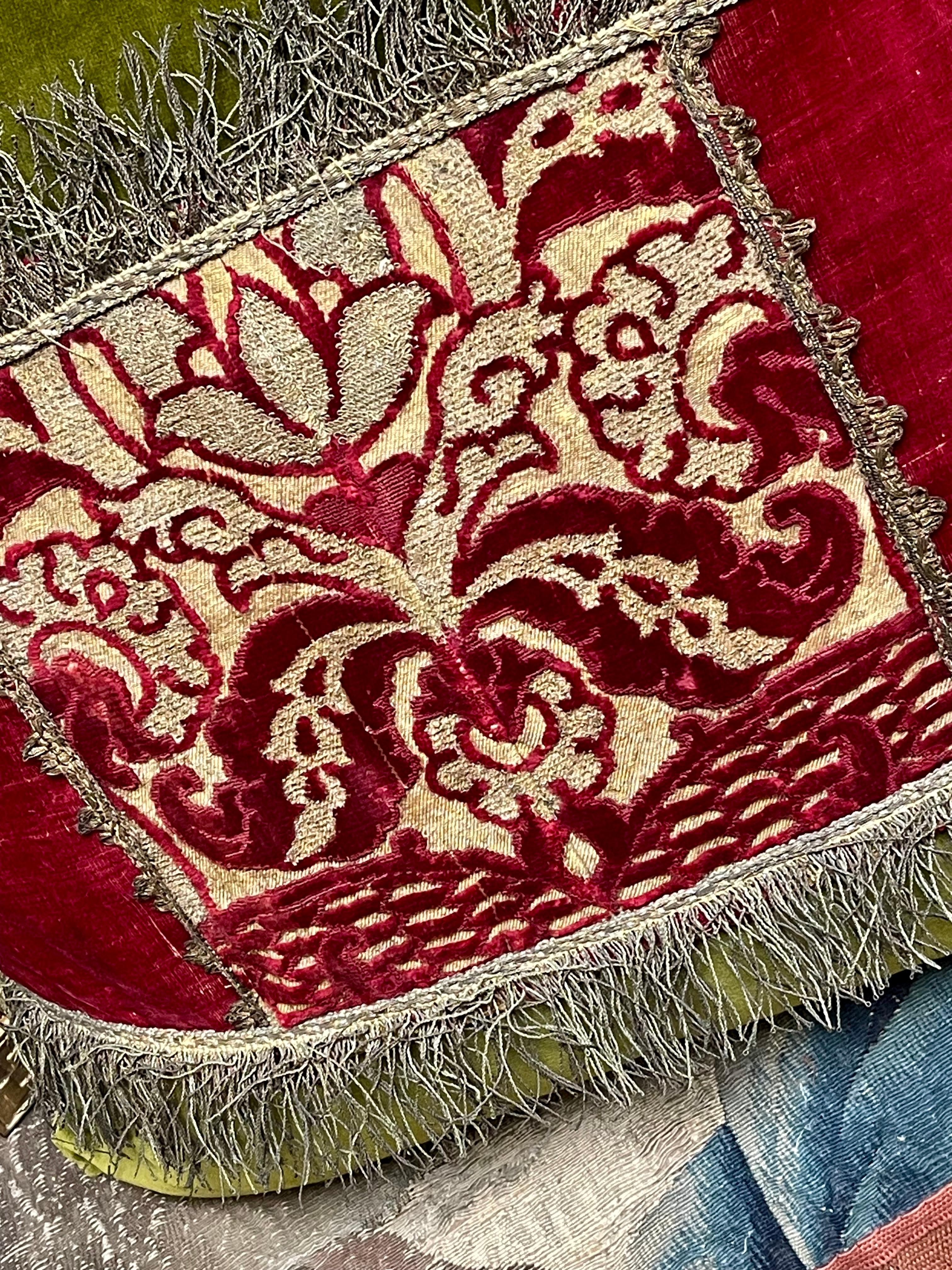 16th Century Venetian Silk Velvet Panel Pillow (Renaissance) im Angebot